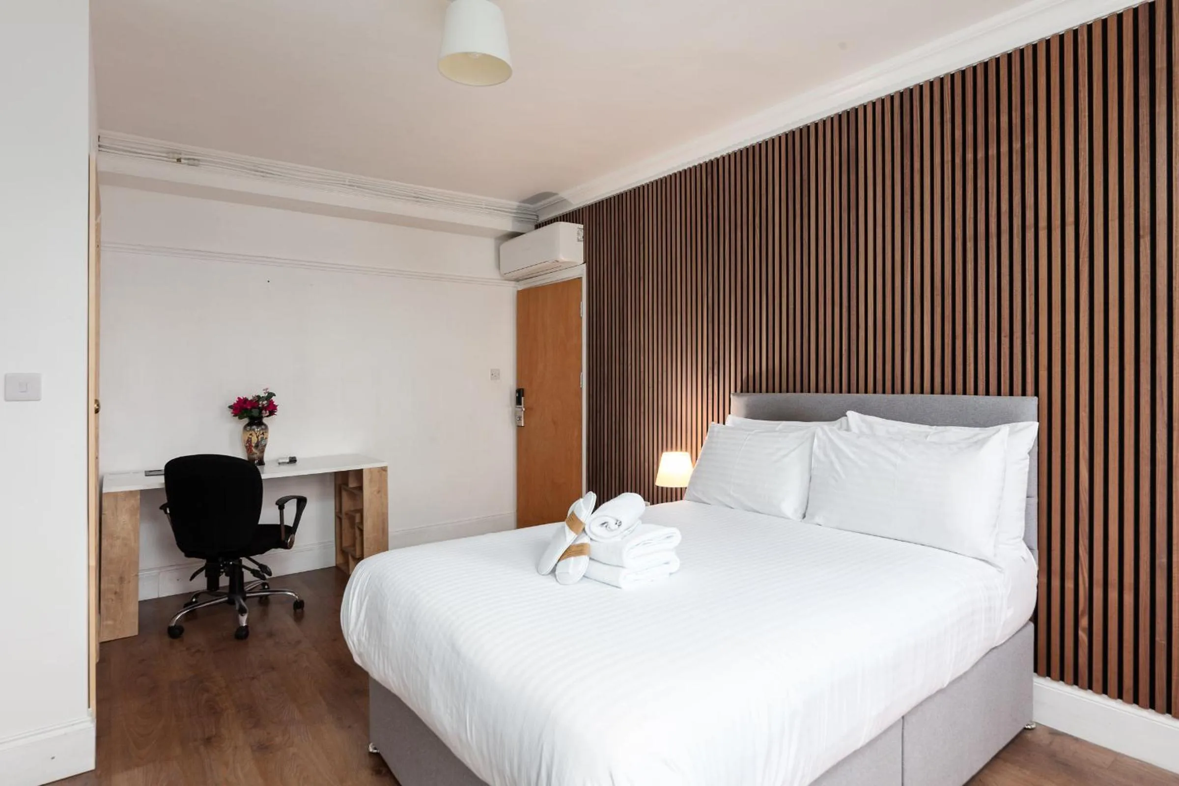 Bedroom, Bed in Argyle Apart Hotel