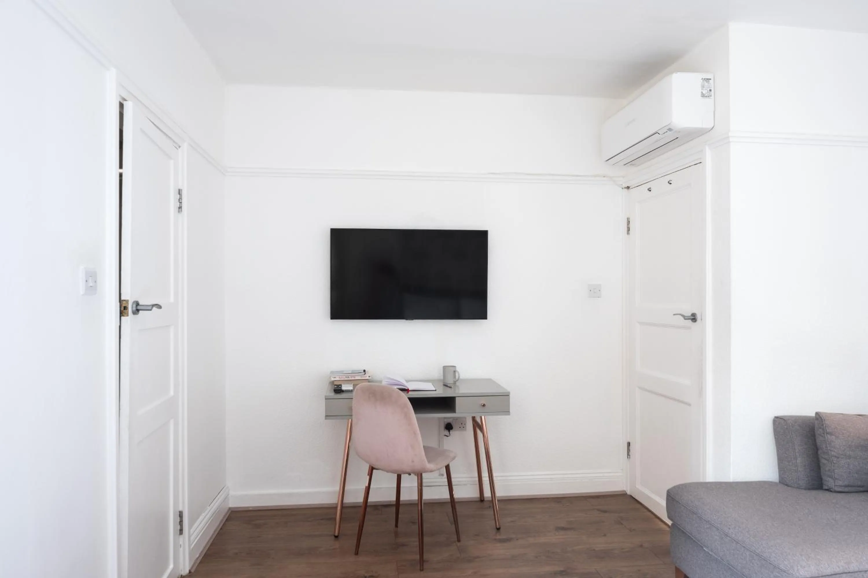 TV and multimedia in Argyle Apart Hotel