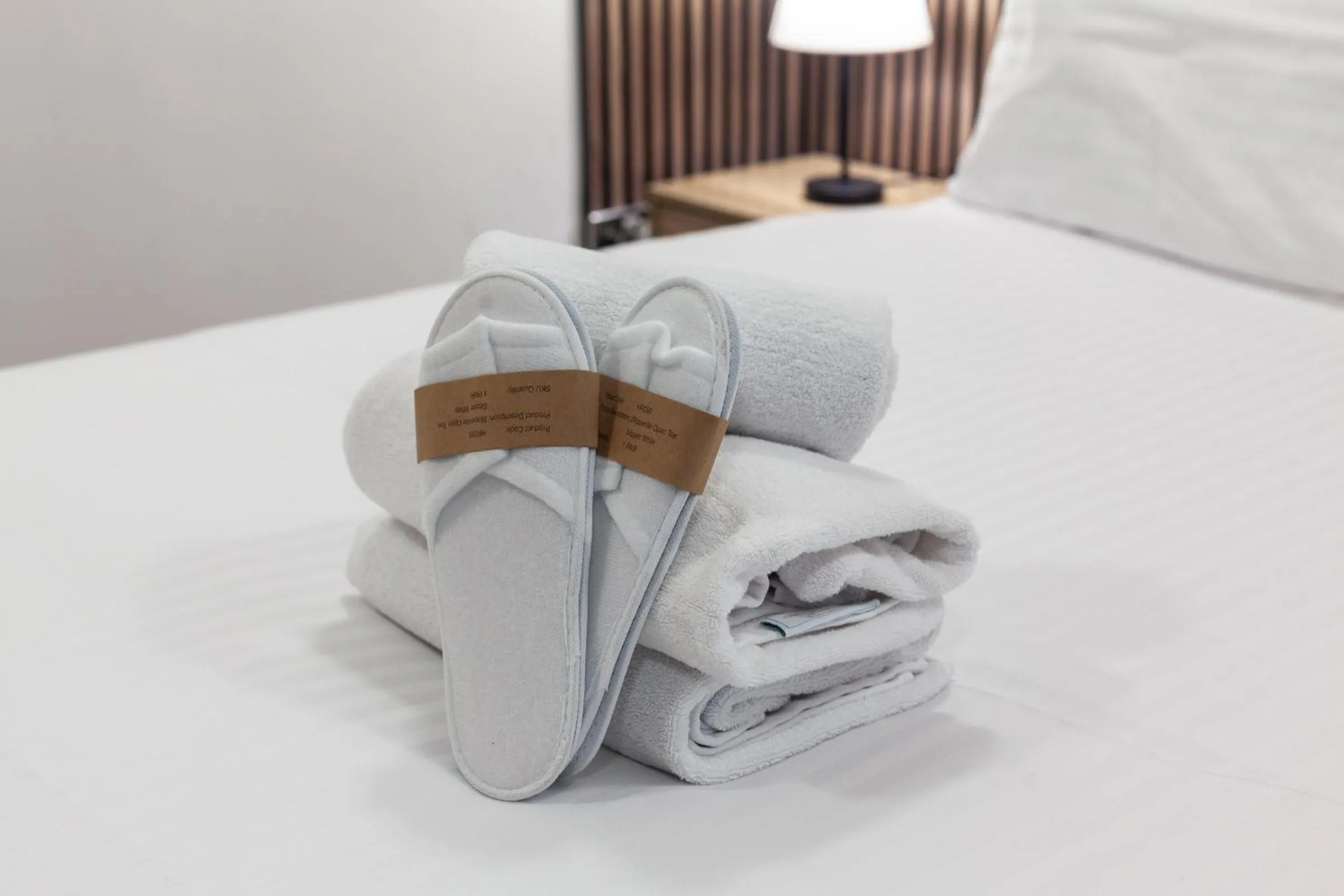 towels, Bed in Argyle Apart Hotel