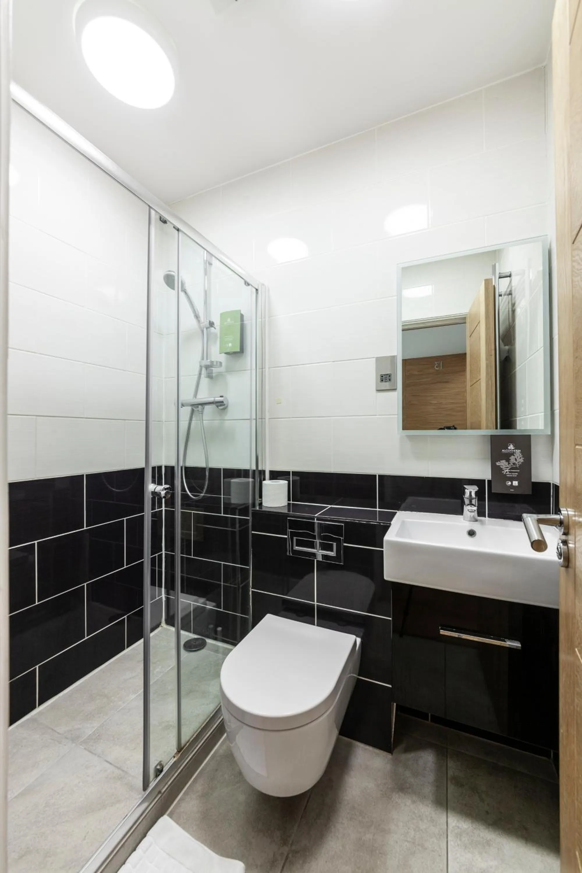 Bathroom in Argyle Apart Hotel