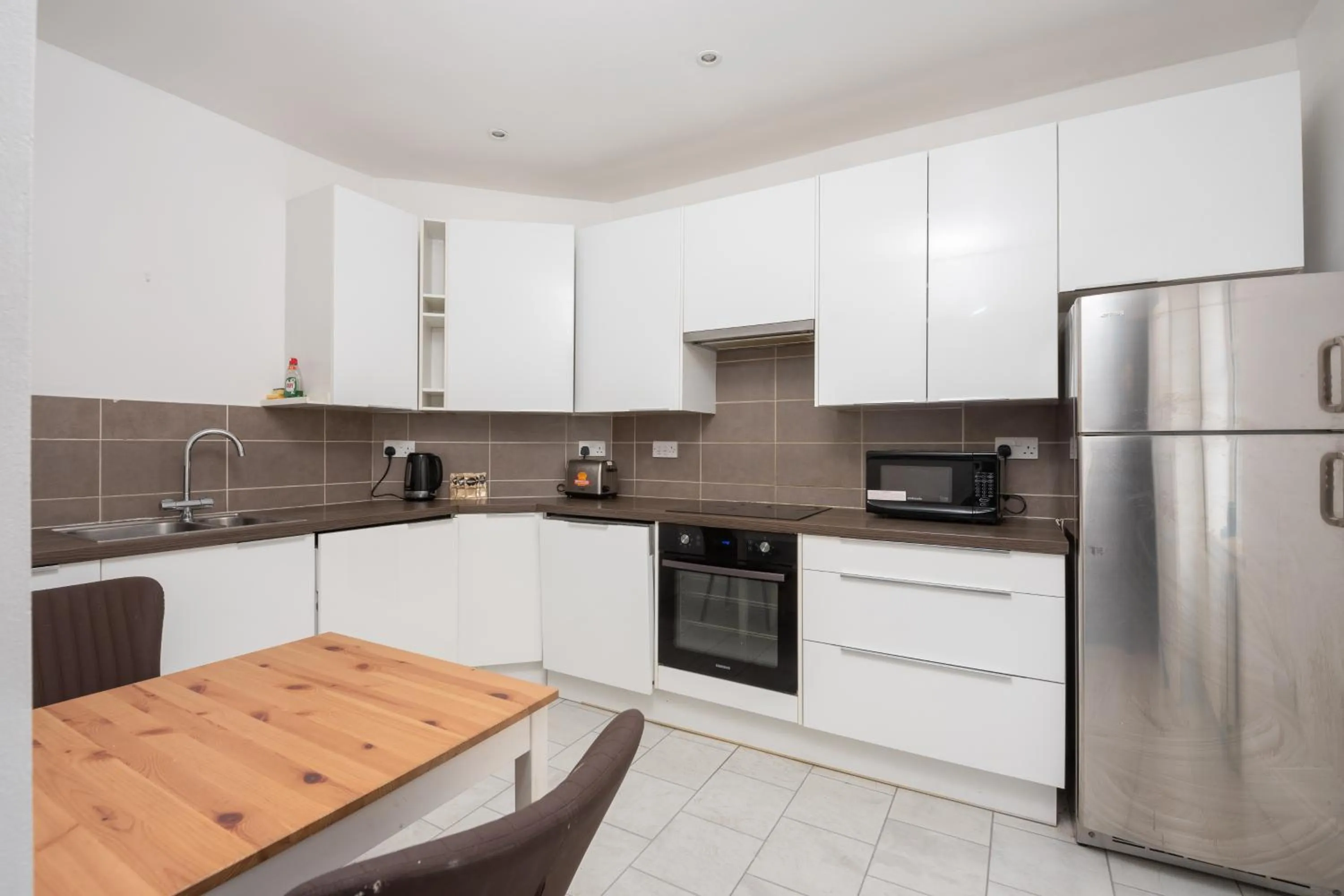 kitchen in Argyle Apart Hotel