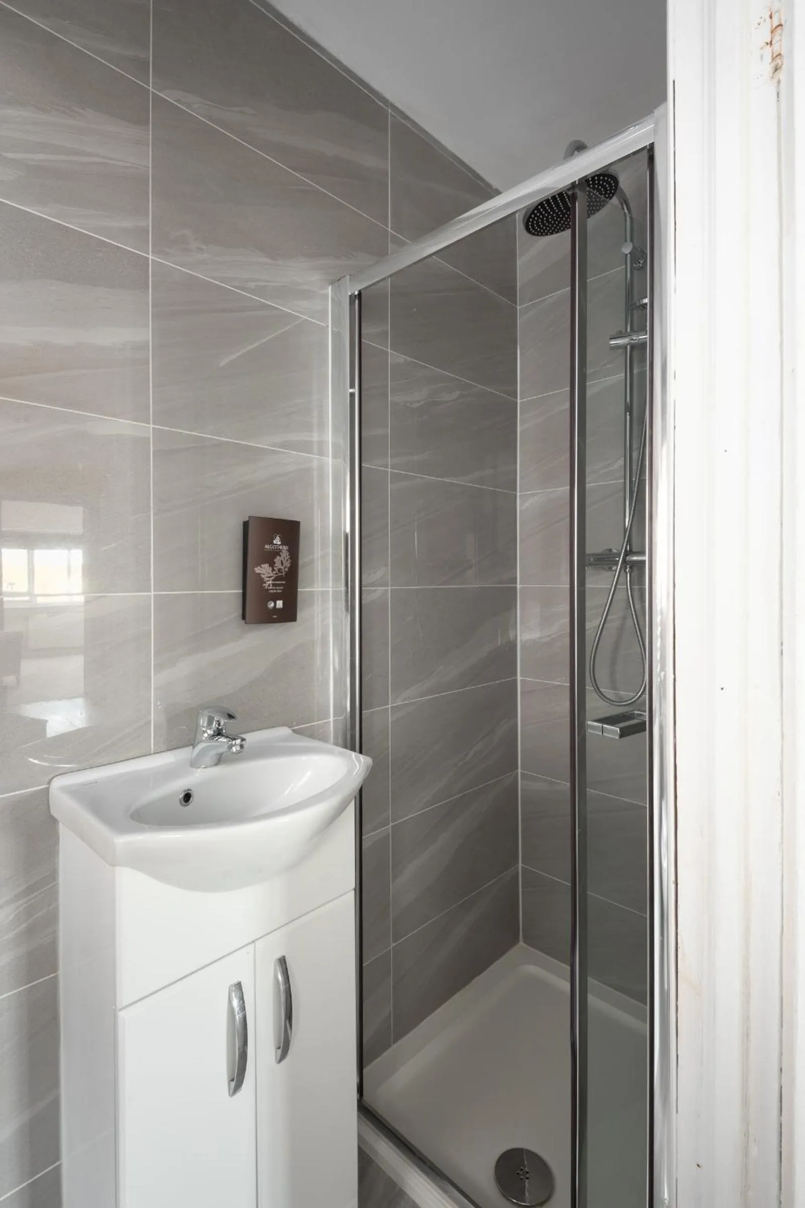 Bathroom in Argyle Apart Hotel