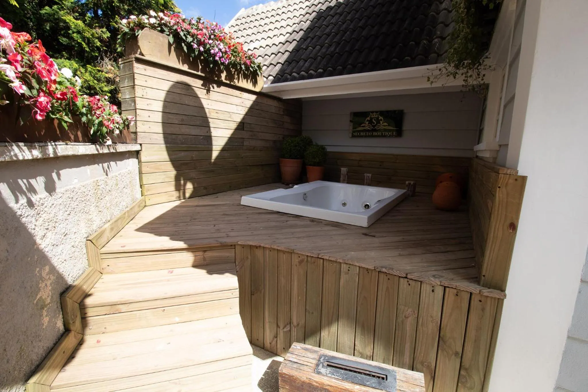 Hot Tub in Secreto Boutique Hotel