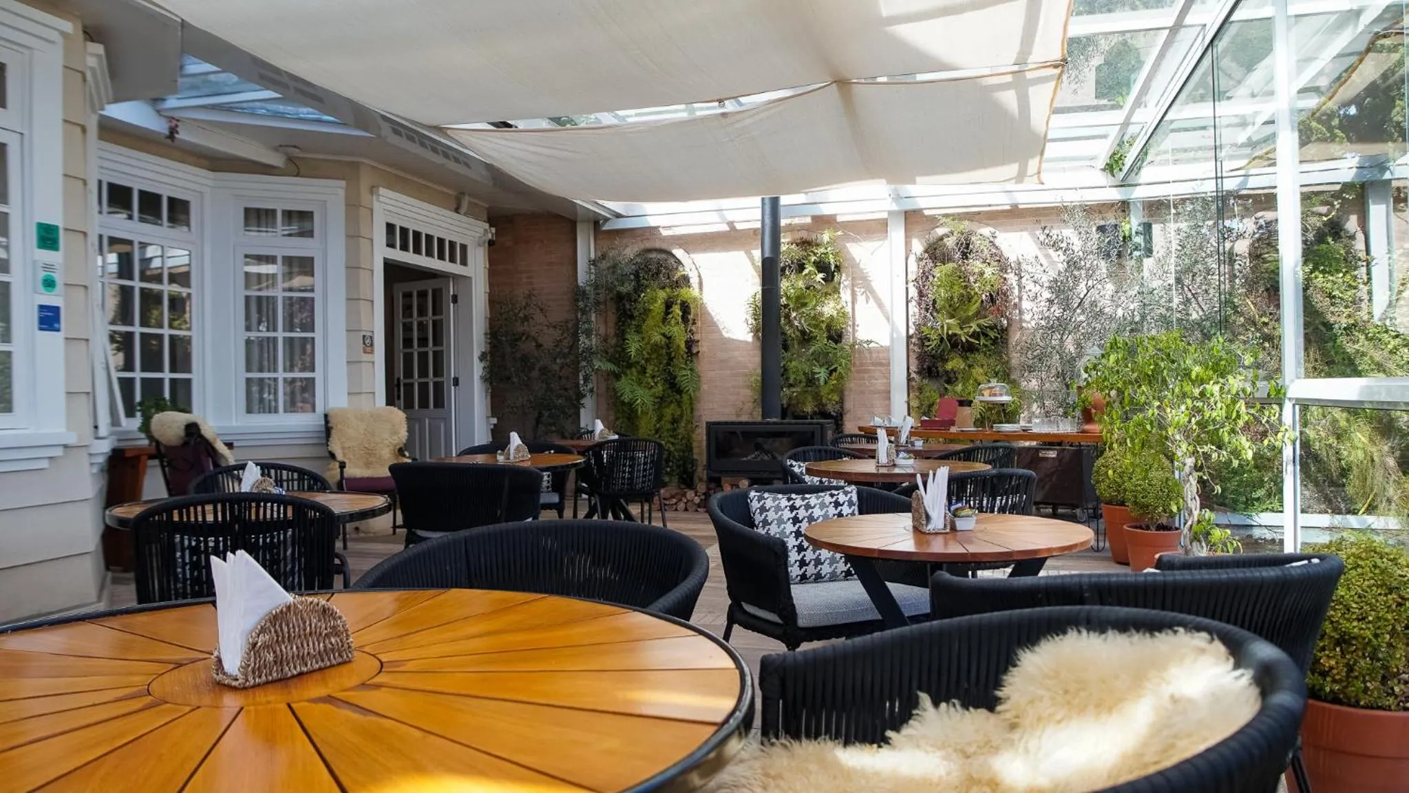 Restaurant/places to eat in Secreto Boutique Hotel