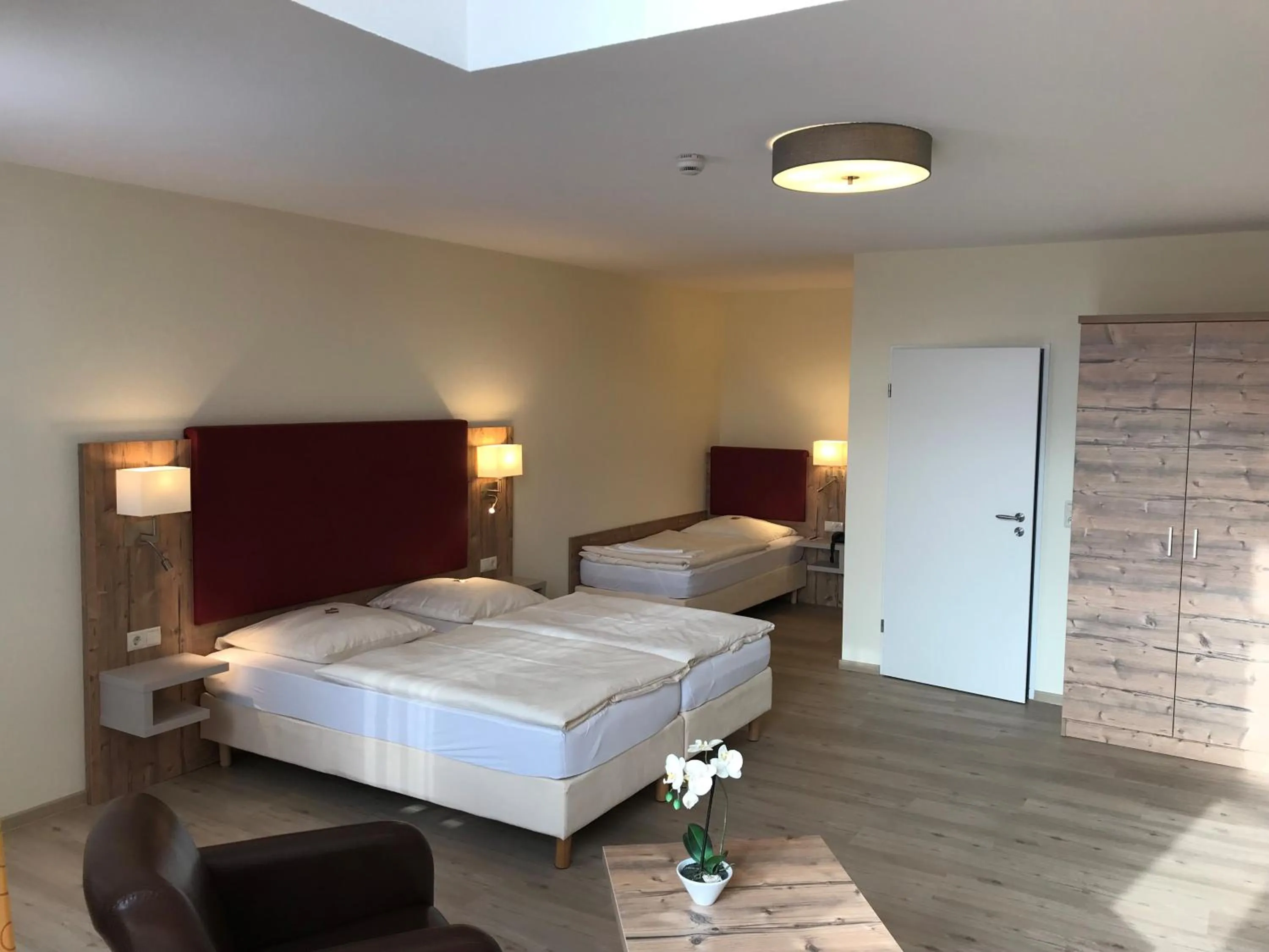 Photo of the whole room, Bed in Hotel am Pferdemarkt