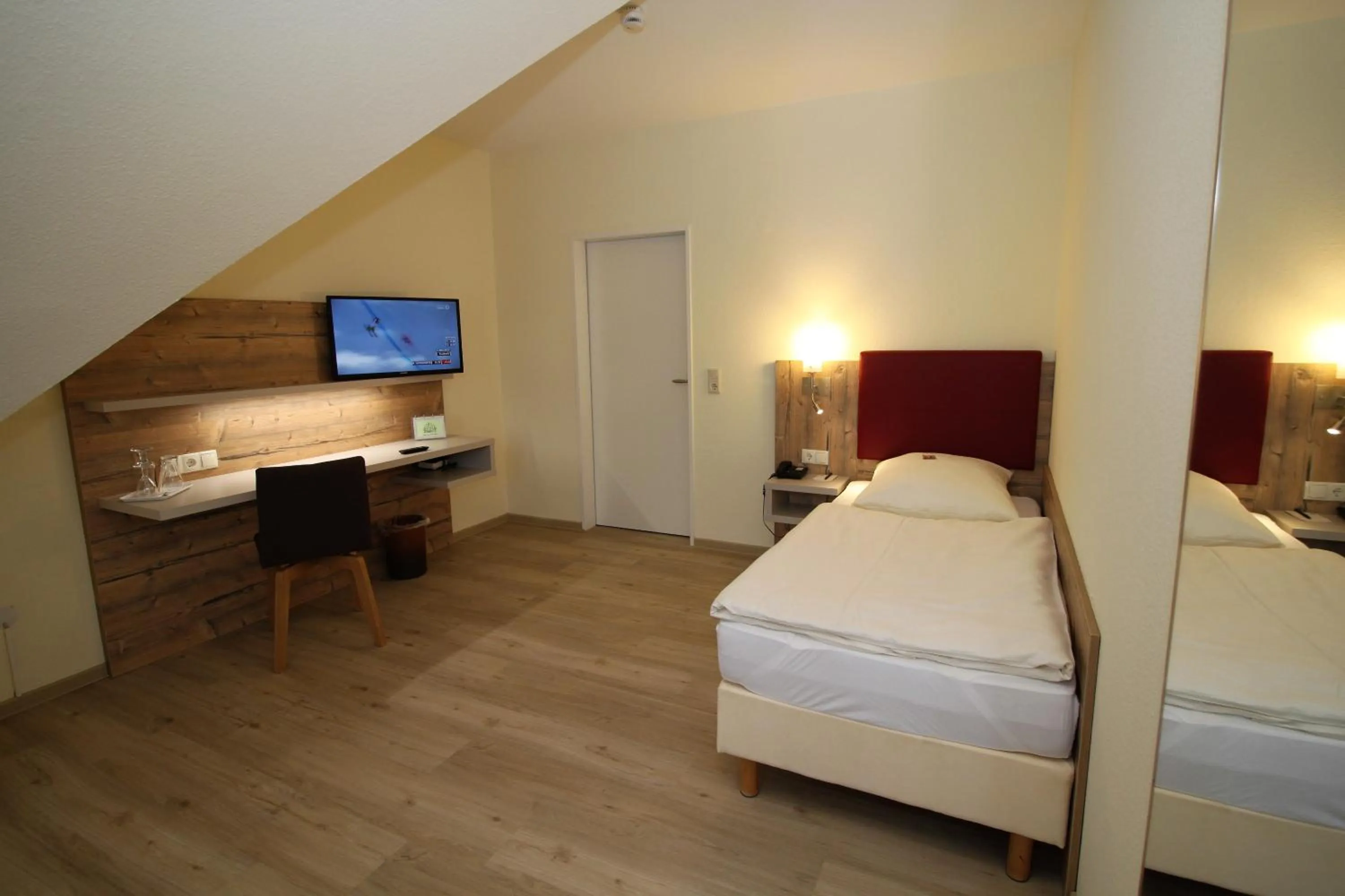 Photo of the whole room, Bed in Hotel am Pferdemarkt