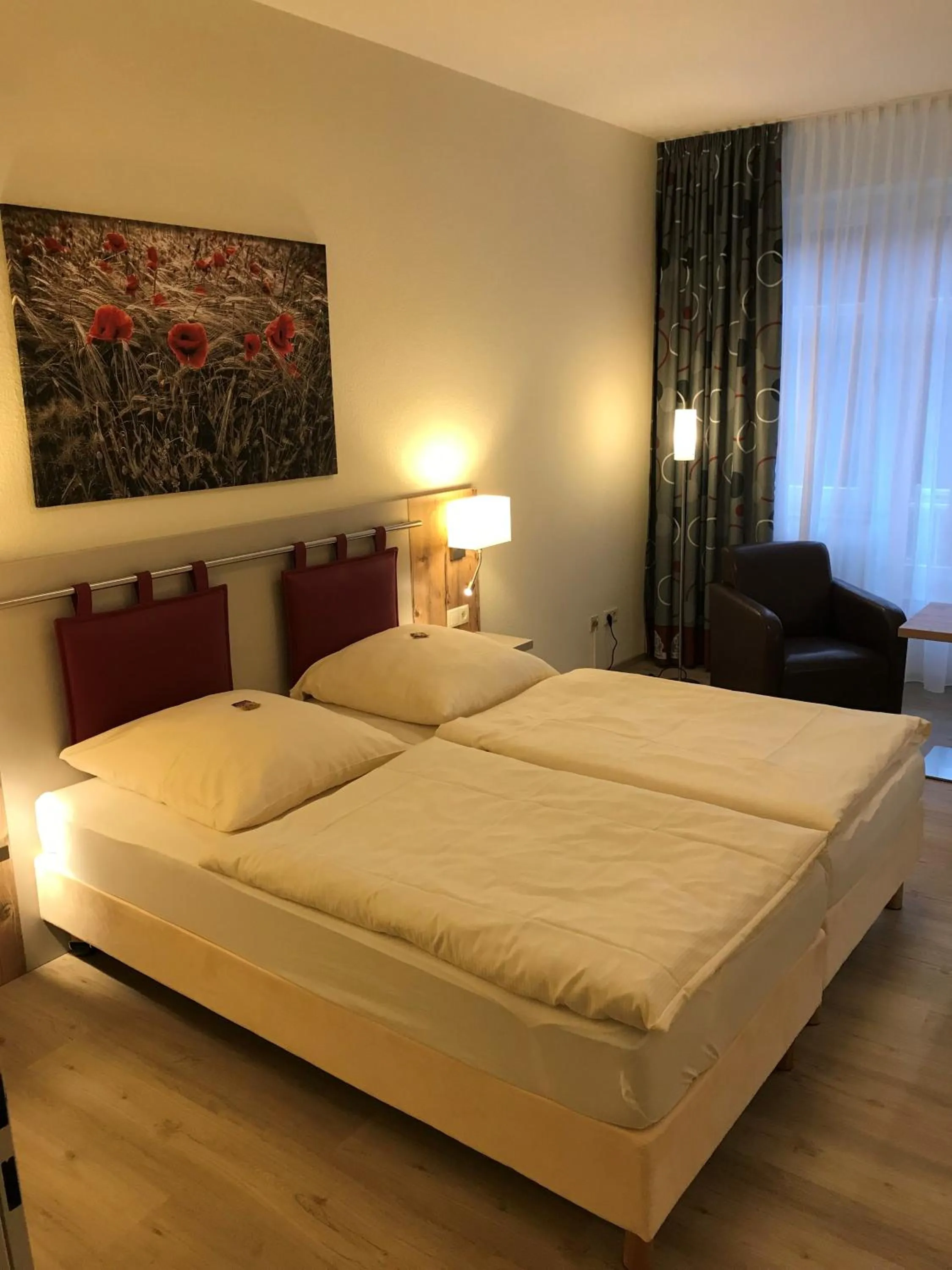 Photo of the whole room, Bed in Hotel am Pferdemarkt