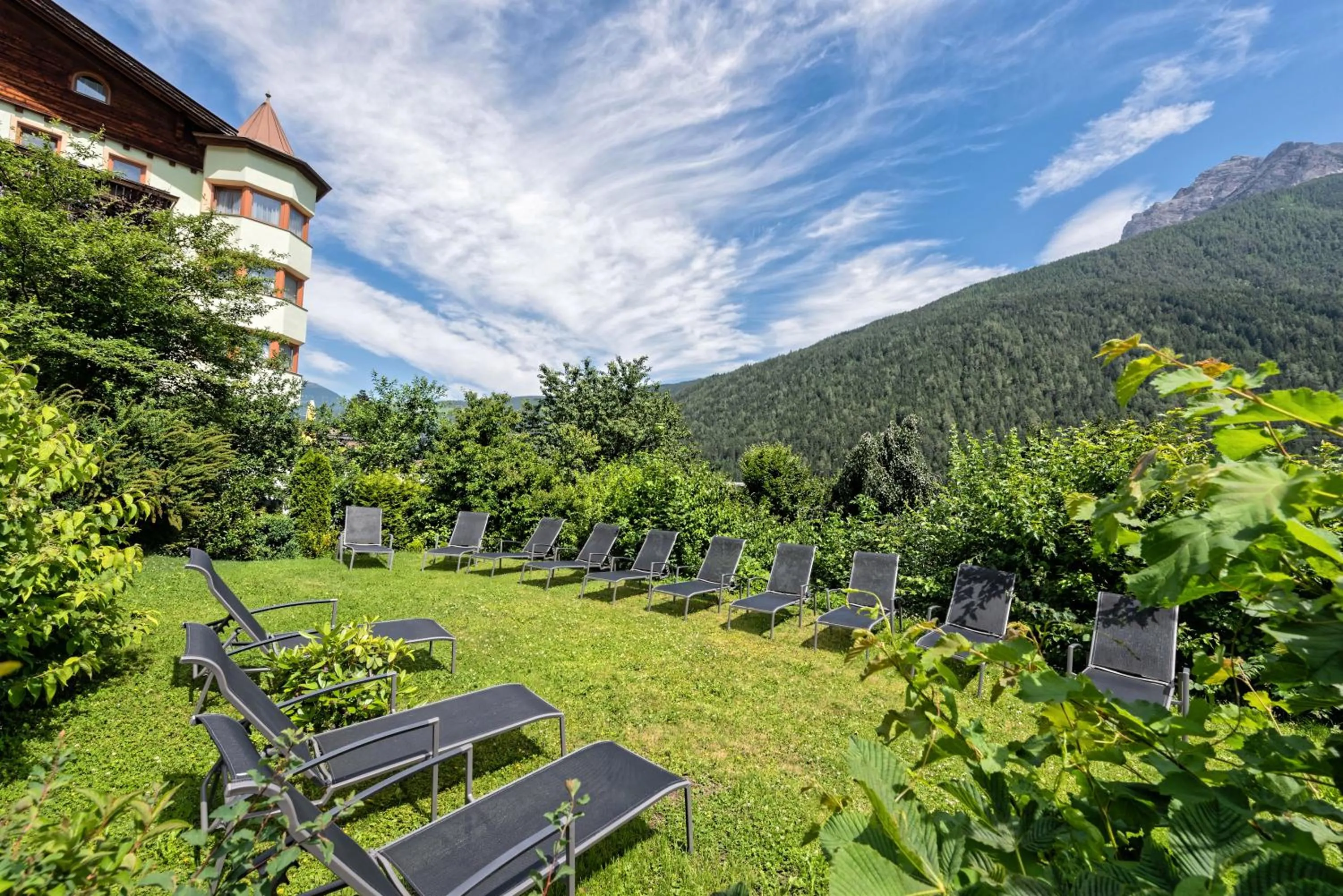 Spring in Das Posthaus stubai&smart Hotel