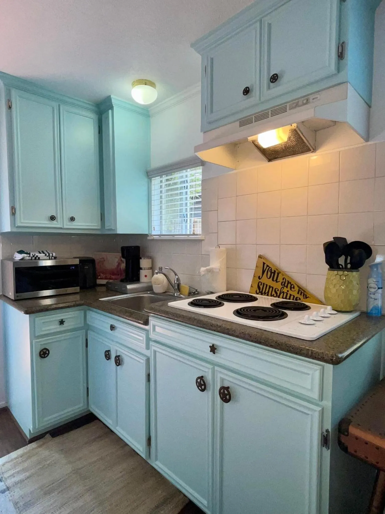 Kitchen or kitchenette in Morse Cottage