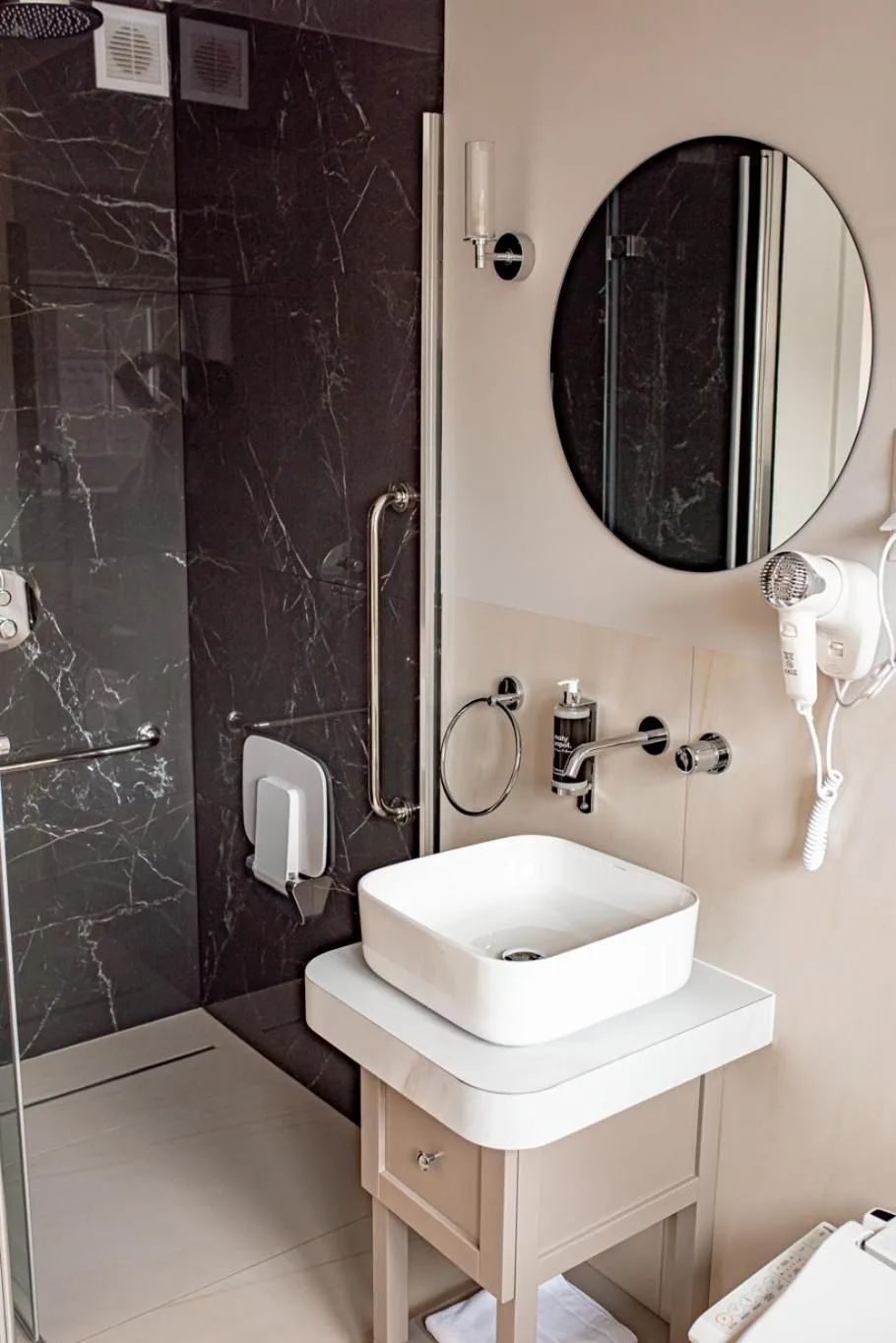 Shower in Mały Sopot Boutique