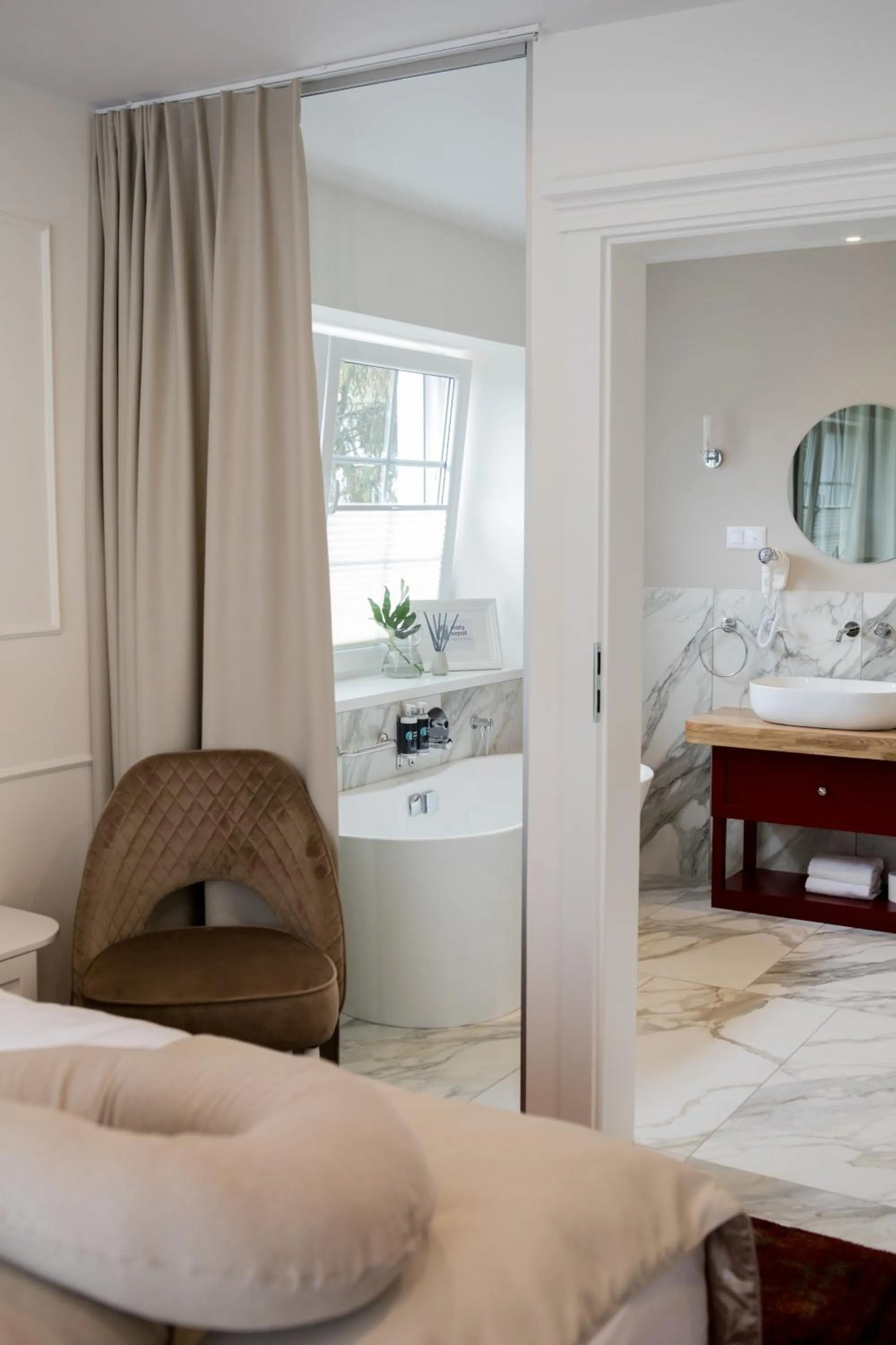 Bathroom, Bed in Mały Sopot Boutique