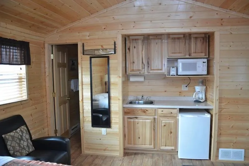 Roosevelt Inn & Suites