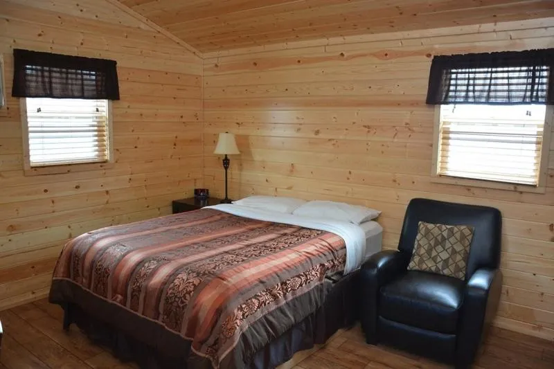 Bed in Roosevelt Inn & Suites