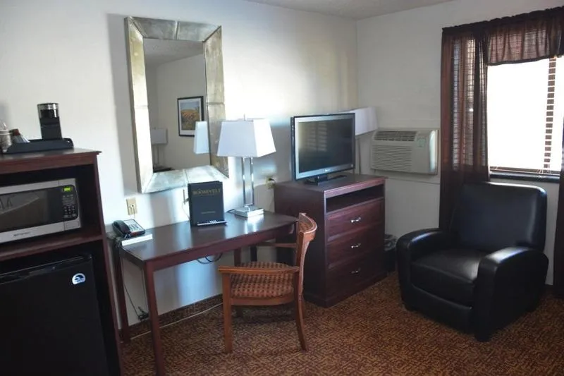 Roosevelt Inn & Suites