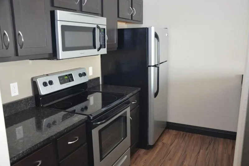 Roosevelt Inn & Suites