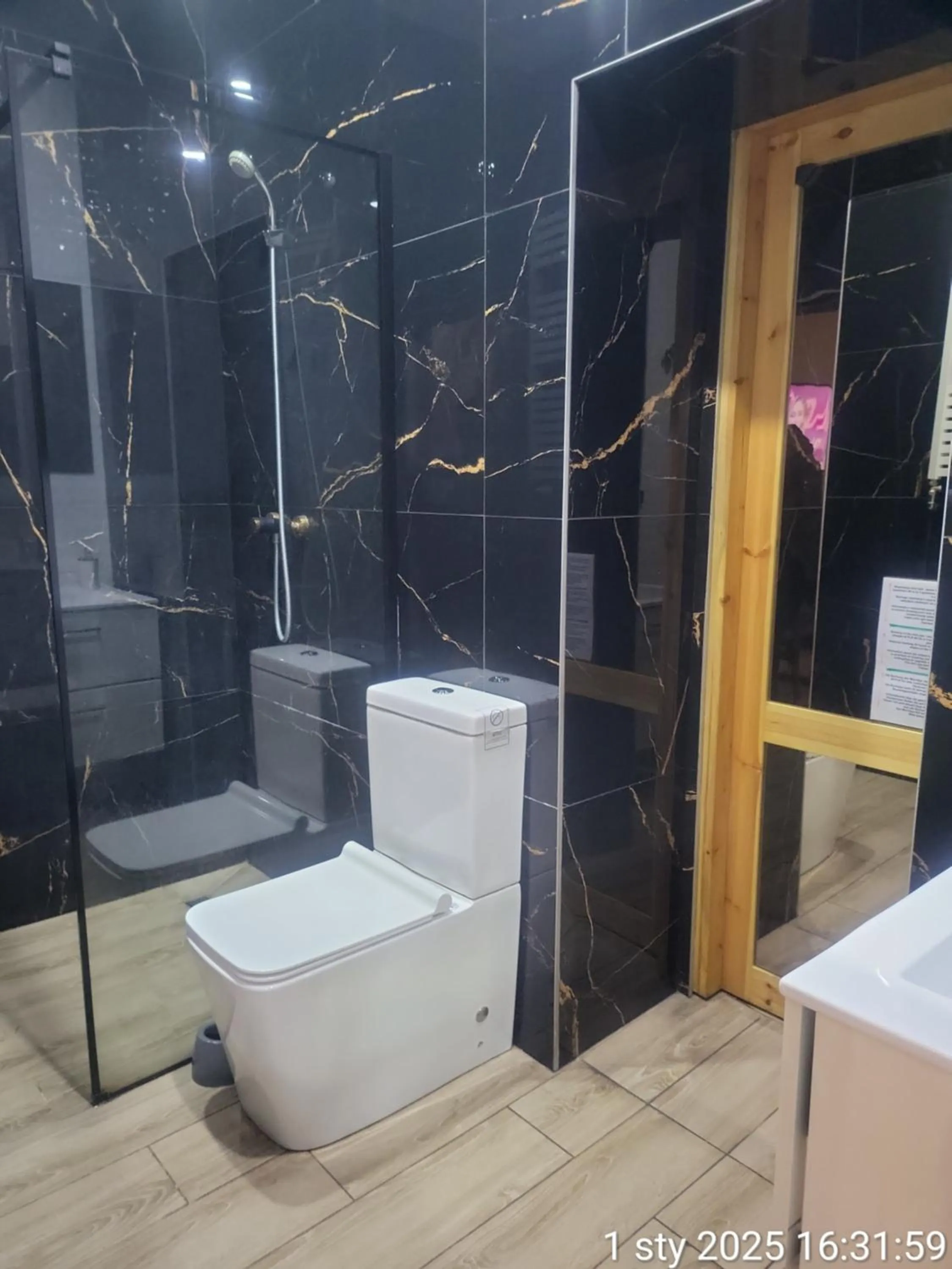 Shower in Apartamenty PRETTY WOMAN meldunek samodzielny 24h - noclegi Bytom Chorzów Katowice