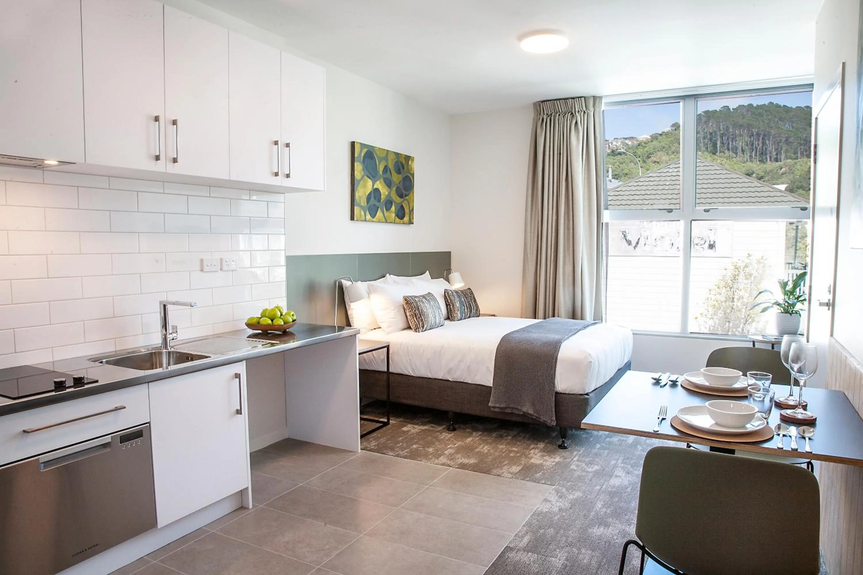 Facility for disabled guests, Bed in Sojourn Apartment Hotel - Riddiford