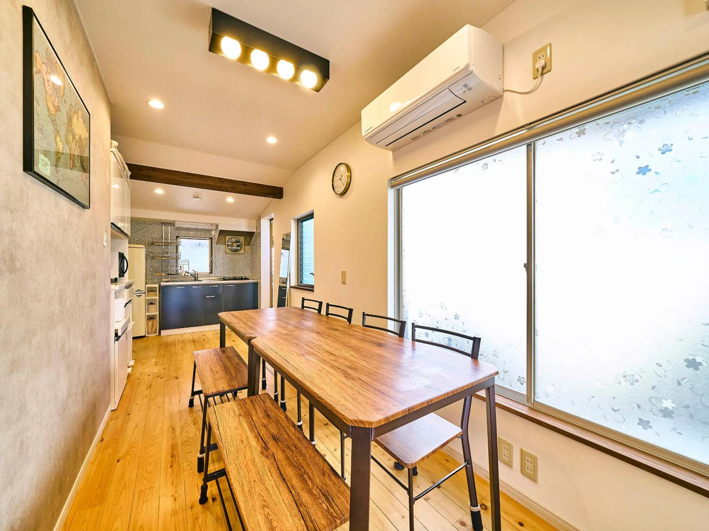 Dining area in Kokoyui Guesthouse Shingu