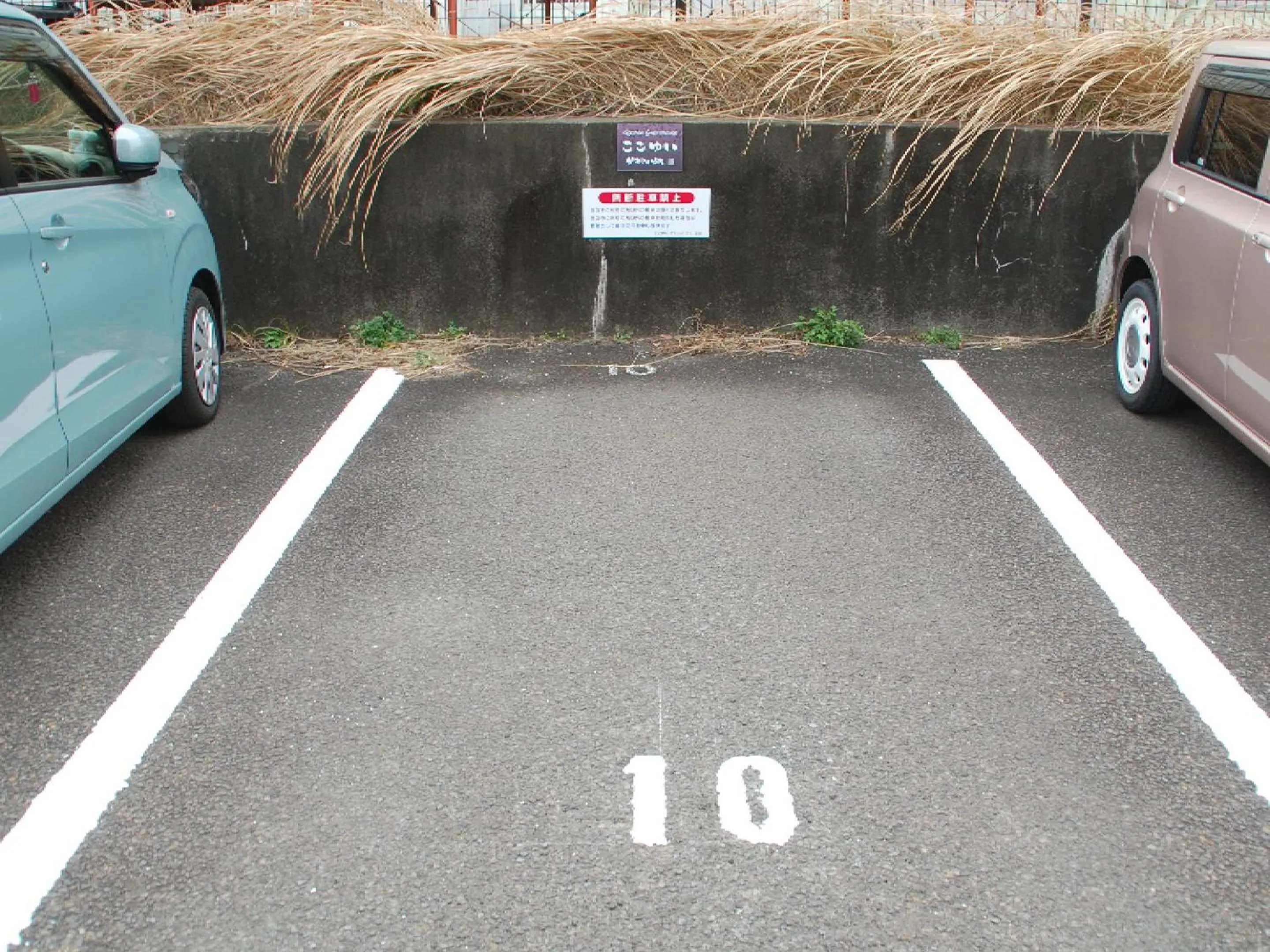 Parking in Kokoyui Guesthouse Shingu