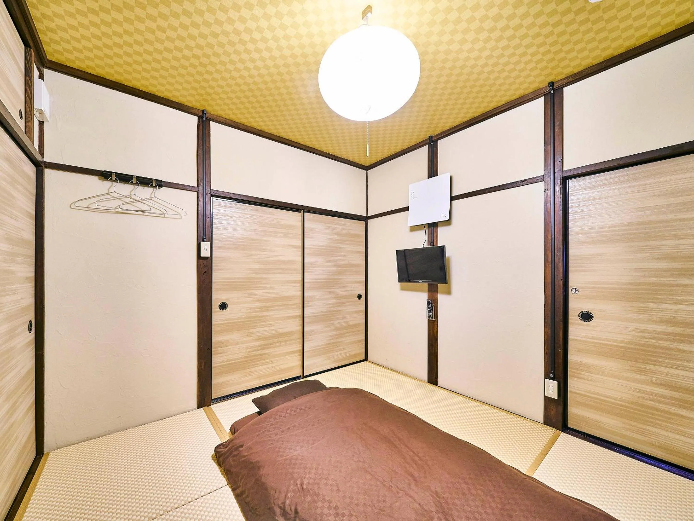 Photo of the whole room, Bed in Kokoyui Guesthouse Shingu