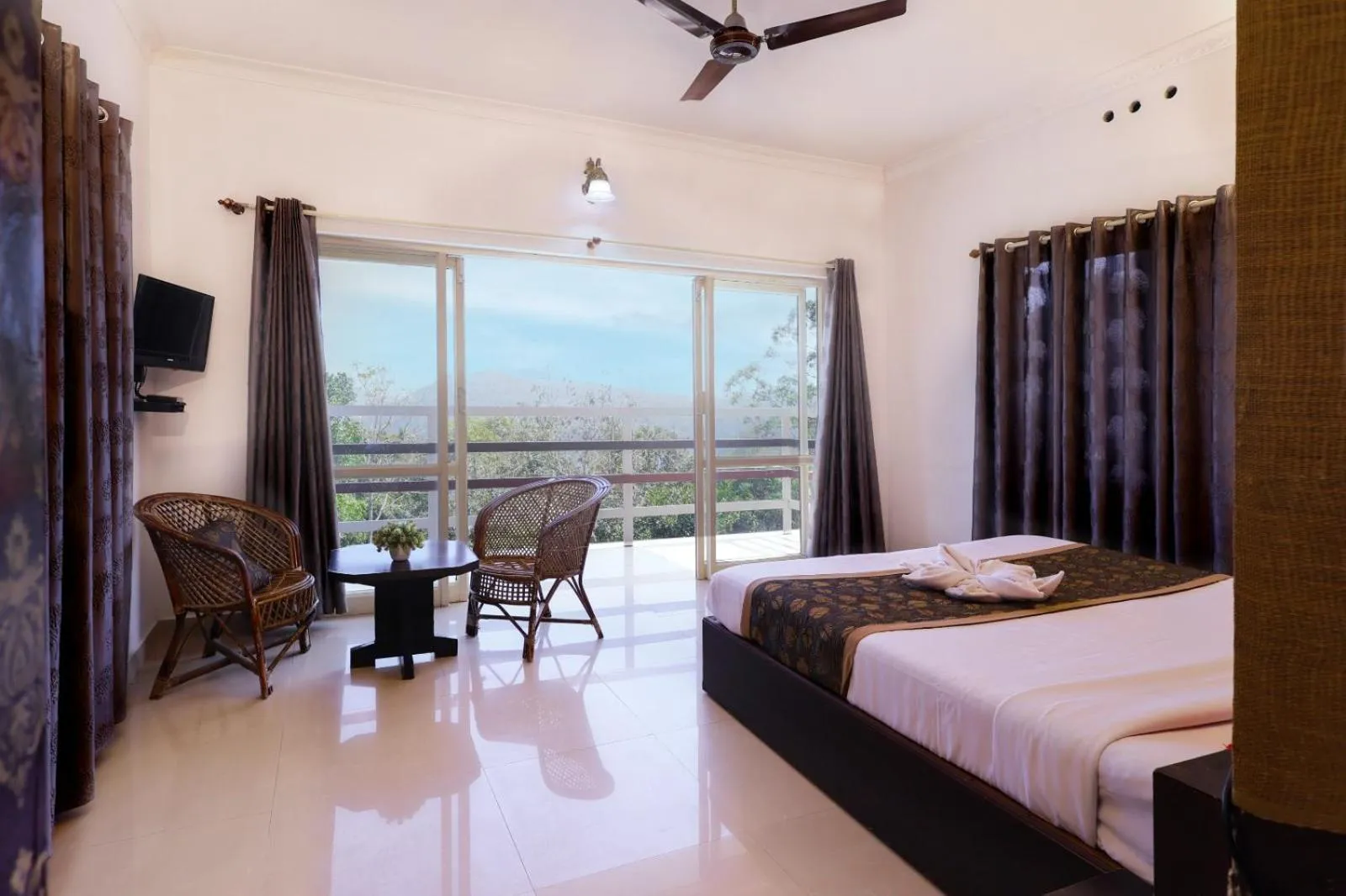 Bed in Green Trees Munnar