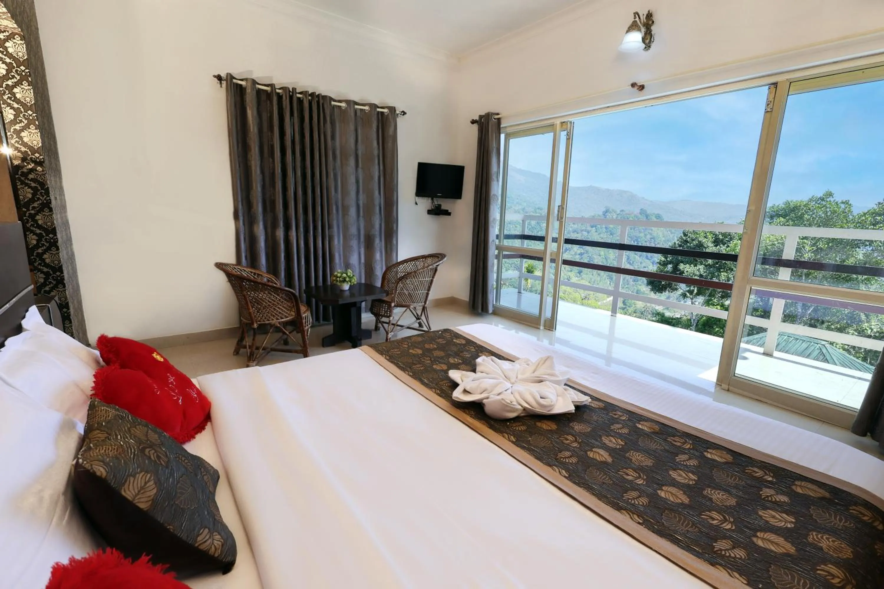 Bed in Green Trees Munnar