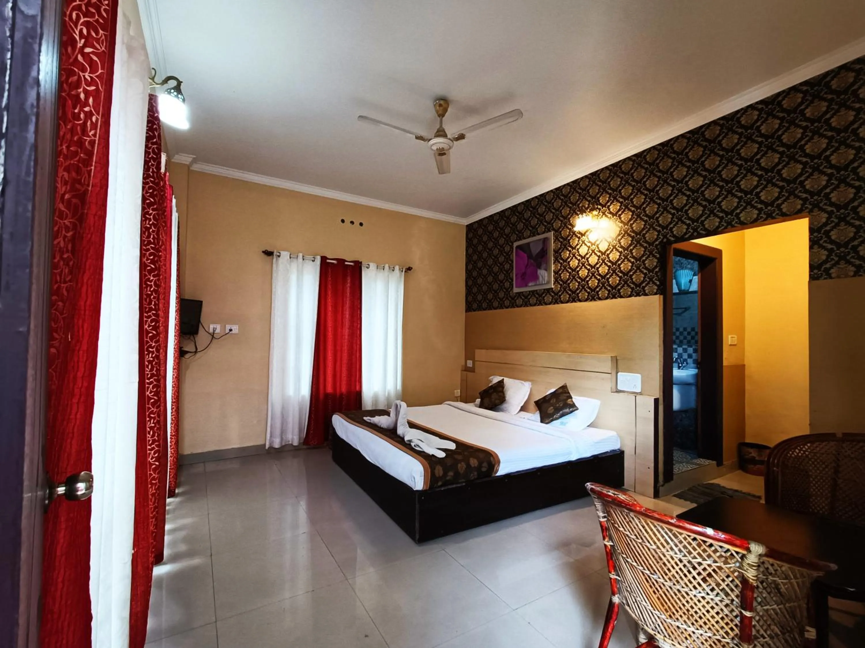 Bed in Green Trees Munnar