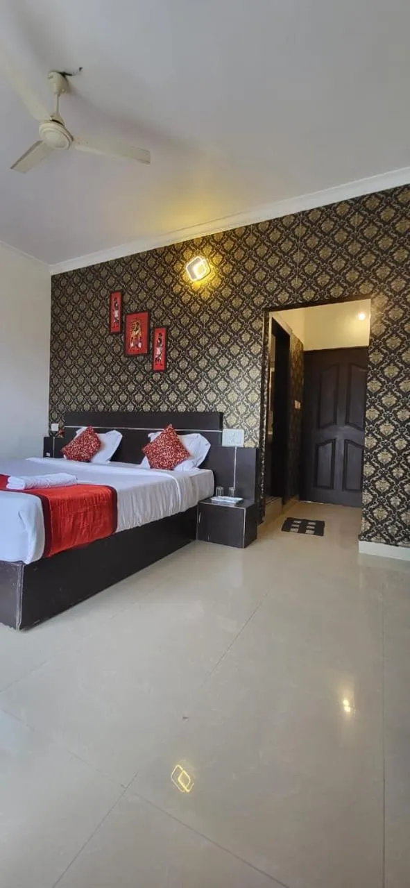 Bedroom, Bed in Green Trees Munnar