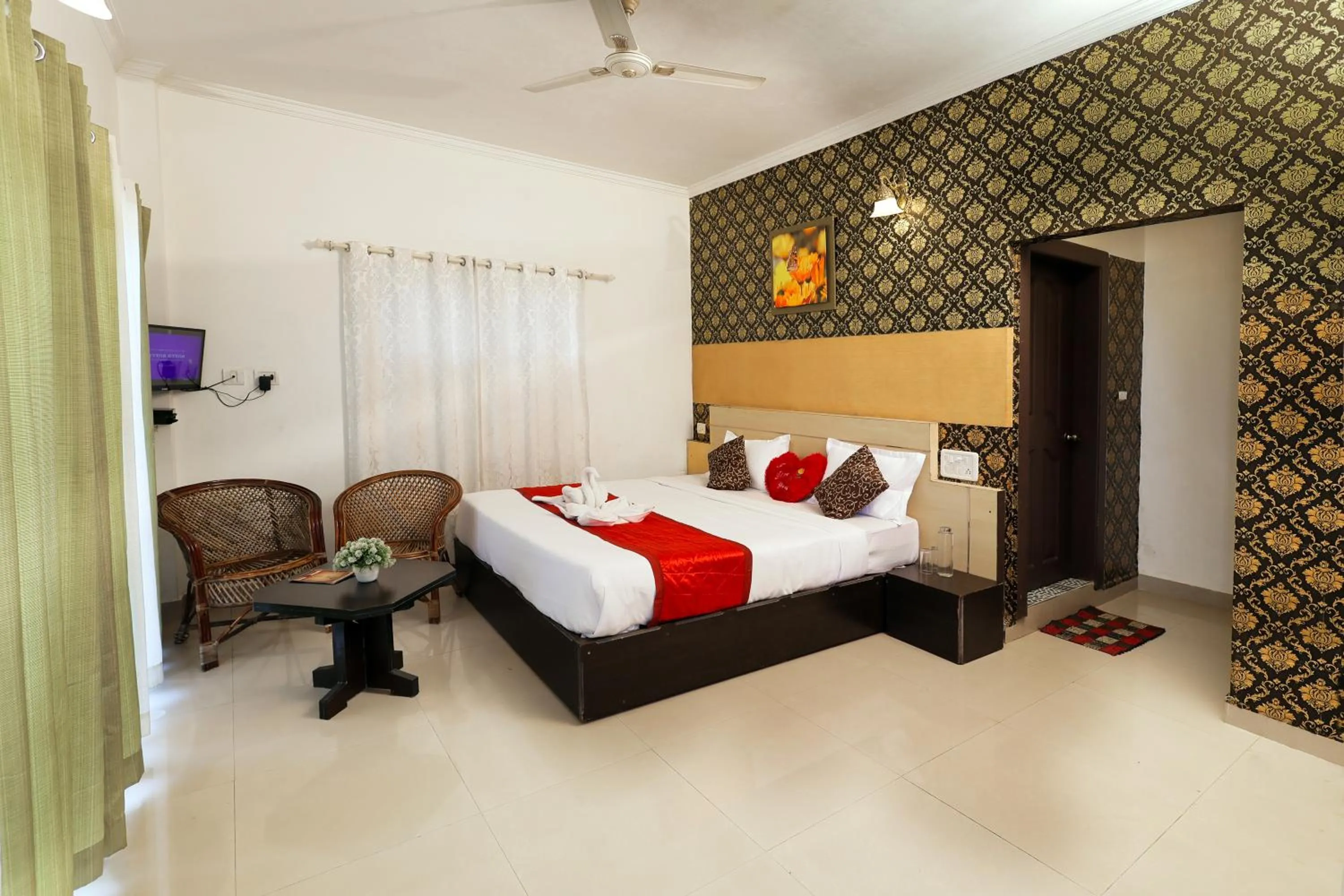 Bed in Green Trees Munnar