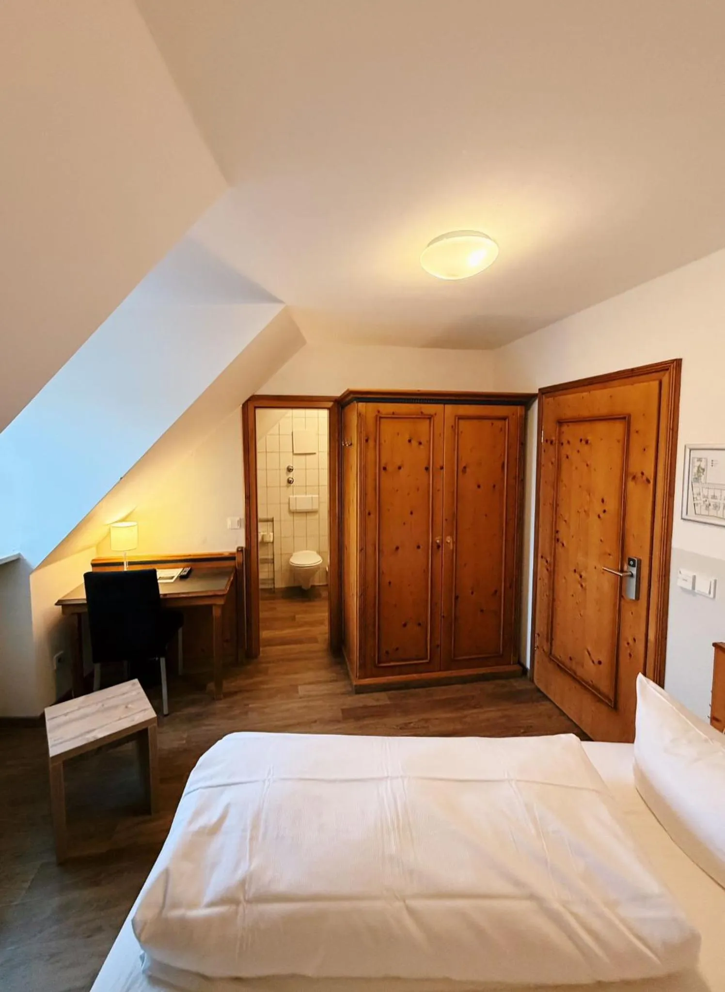 Photo of the whole room, Bed in Posthotel Walhalla Regensburg Ost