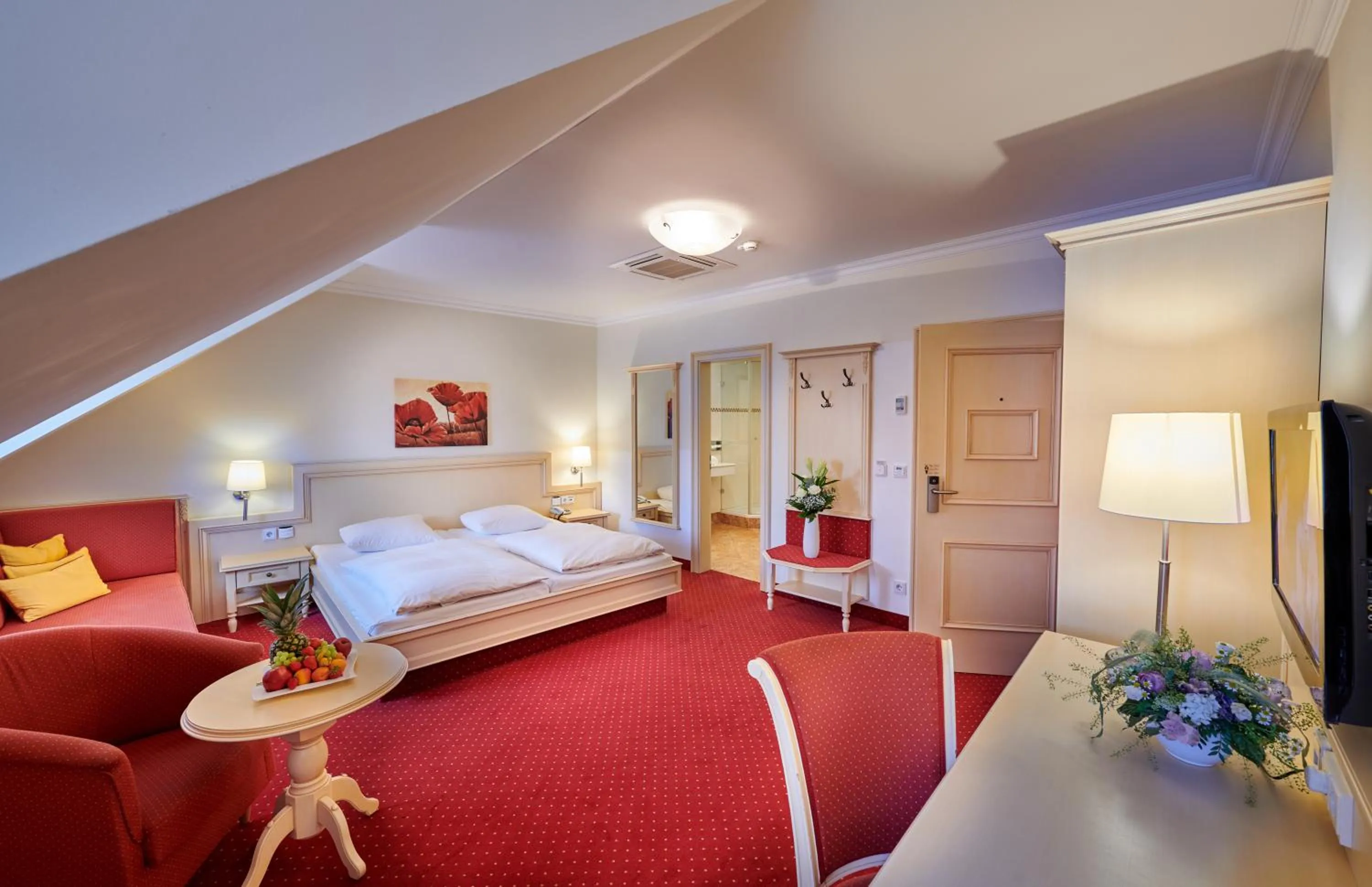 Photo of the whole room, Bed in Posthotel Walhalla Regensburg Ost