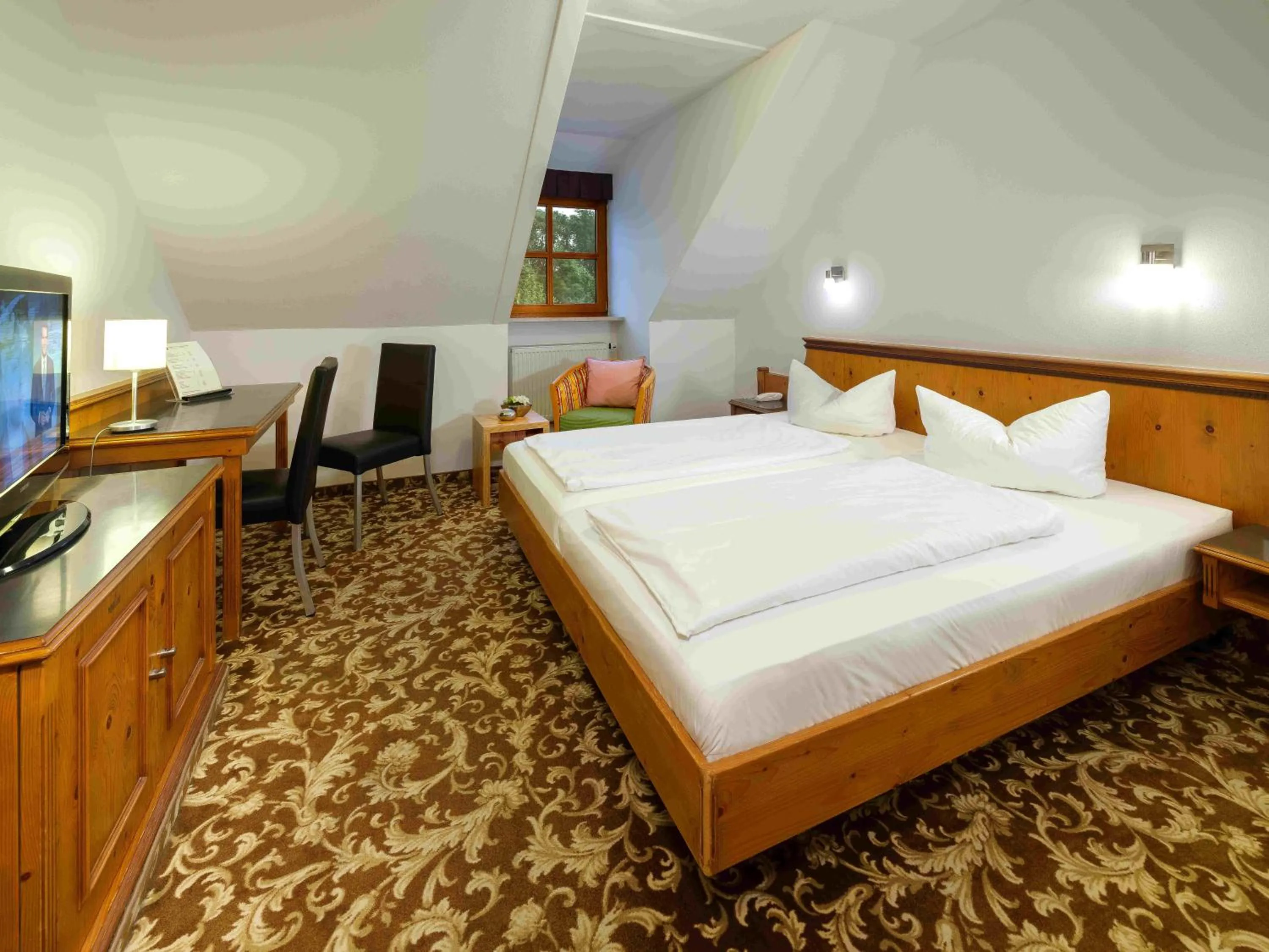 Bed in Posthotel Walhalla Regensburg Ost