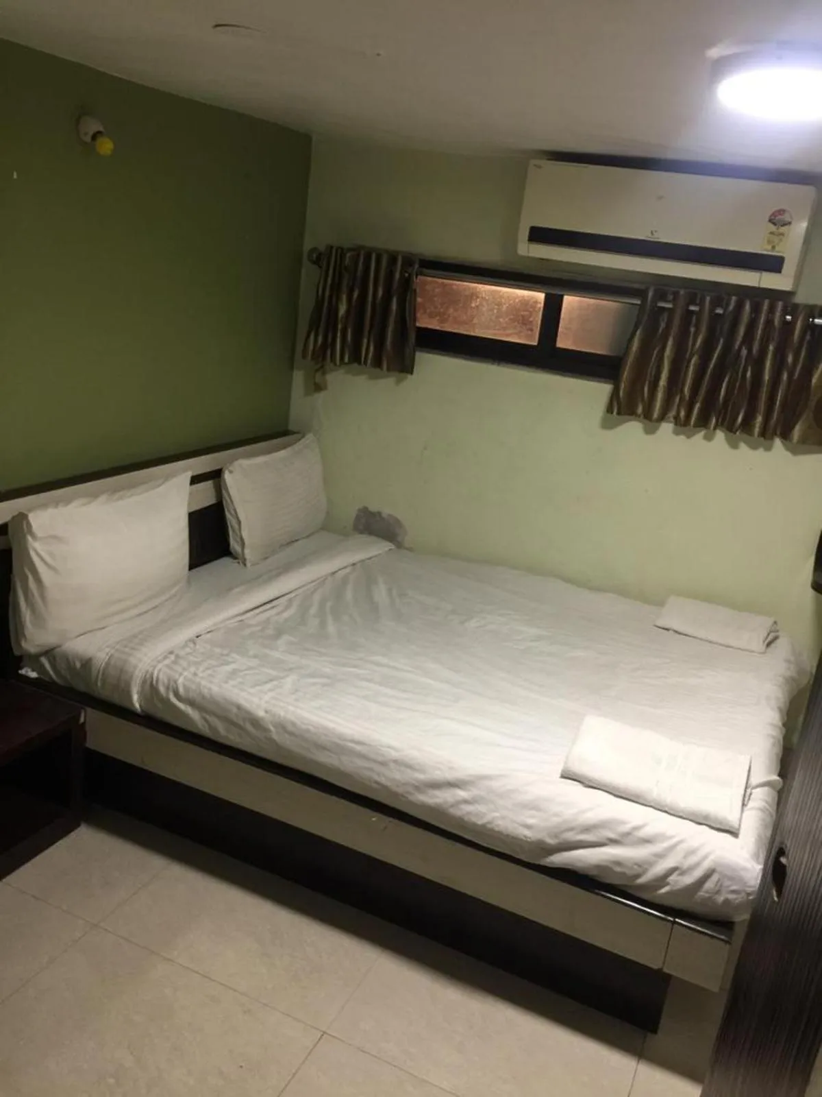Bed in Igatpuri Hills Retreat