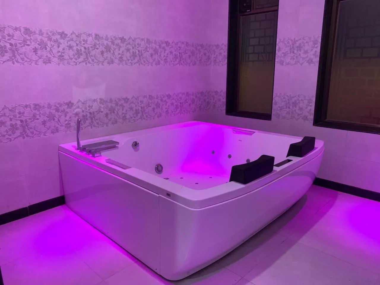 Hot Tub in Igatpuri Hills Retreat