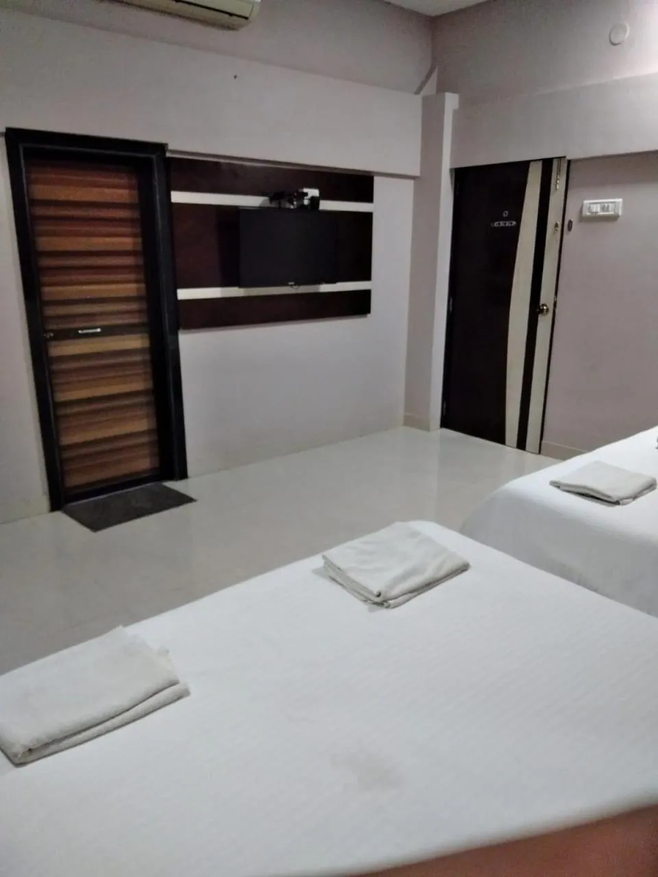 Bed in Igatpuri Hills Retreat