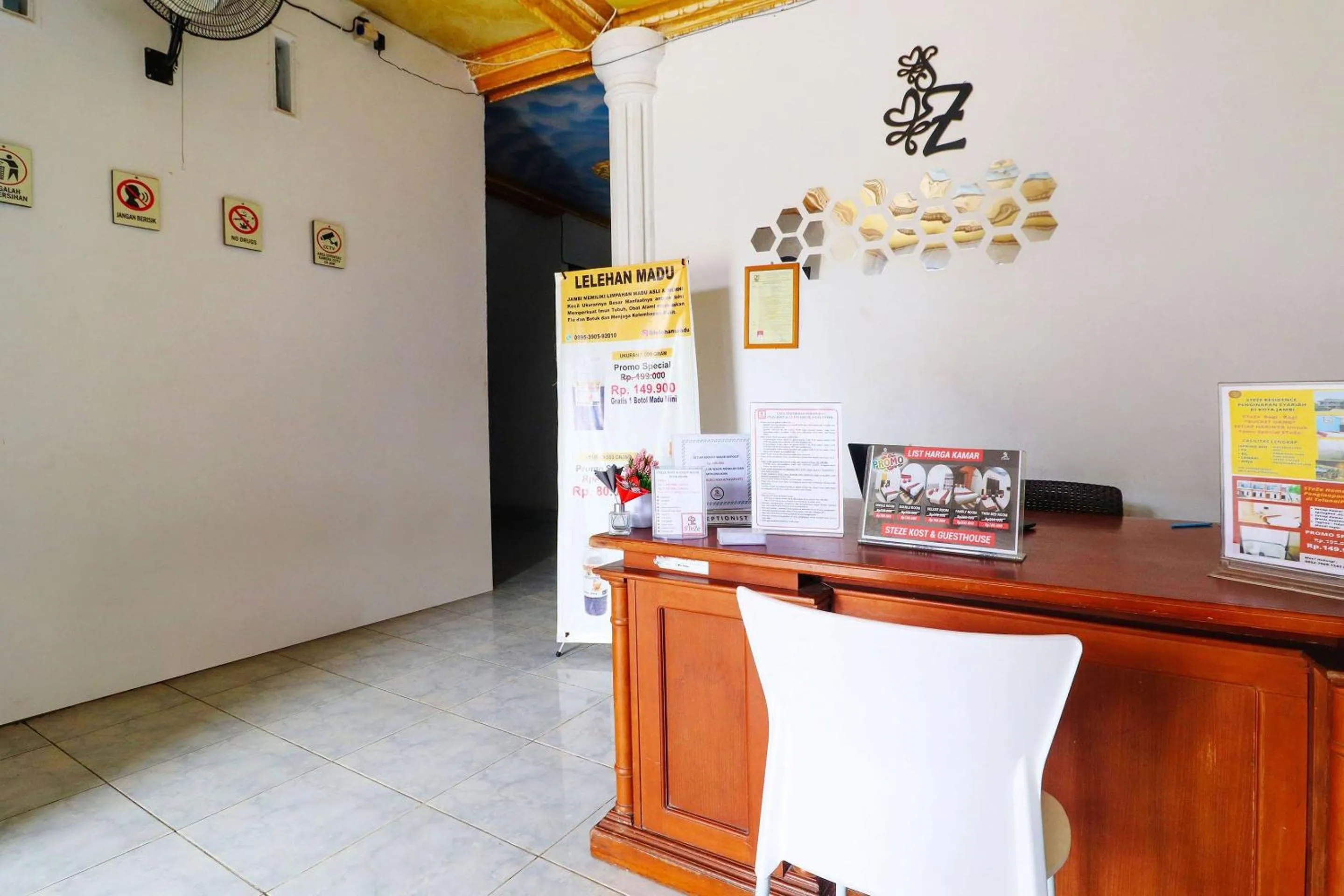 Lobby or reception in OYO 91607 Steze Guest House Syariah
