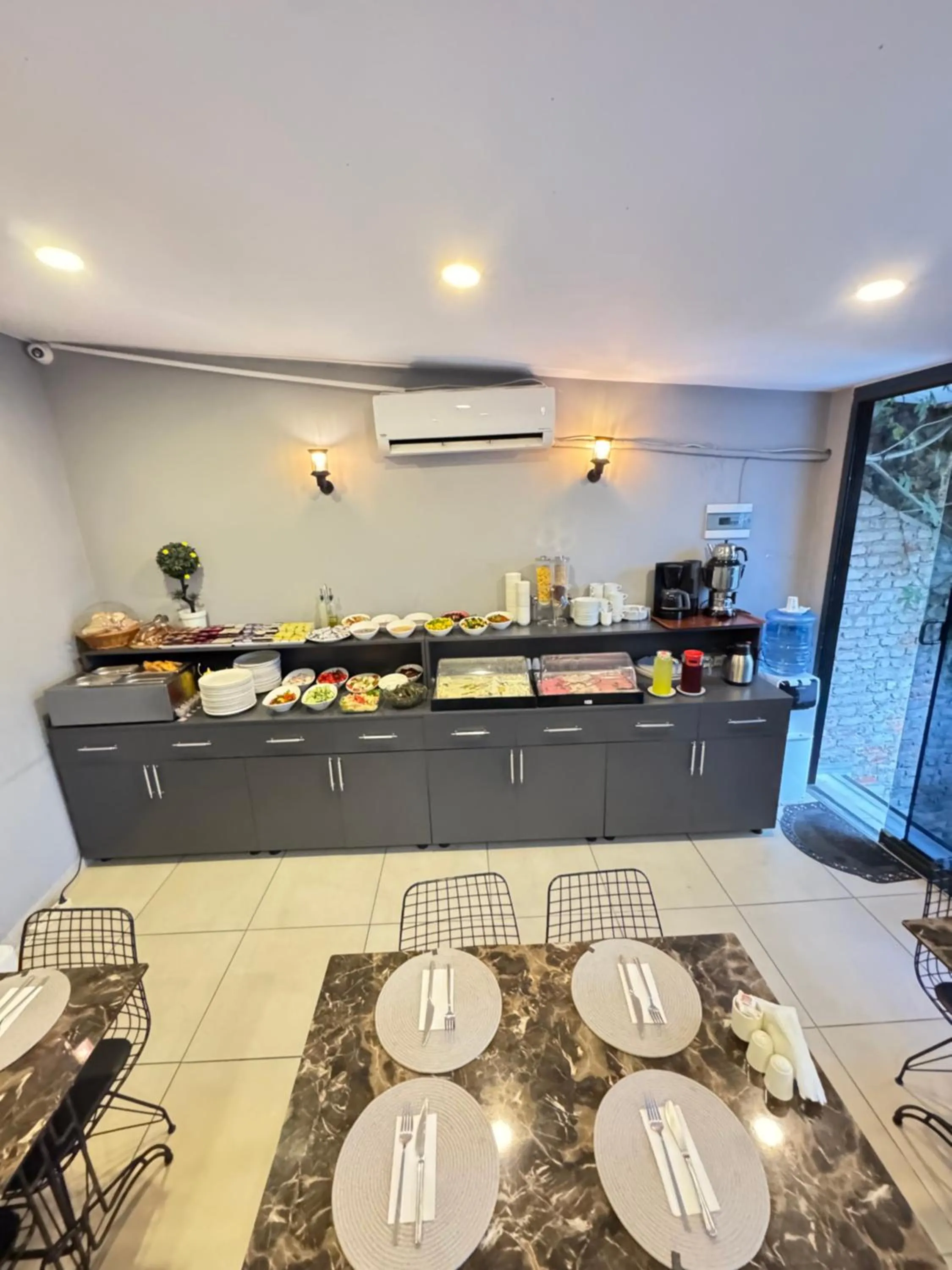 Restaurant/places to eat in Castillo Rojo Hotel Istanbul