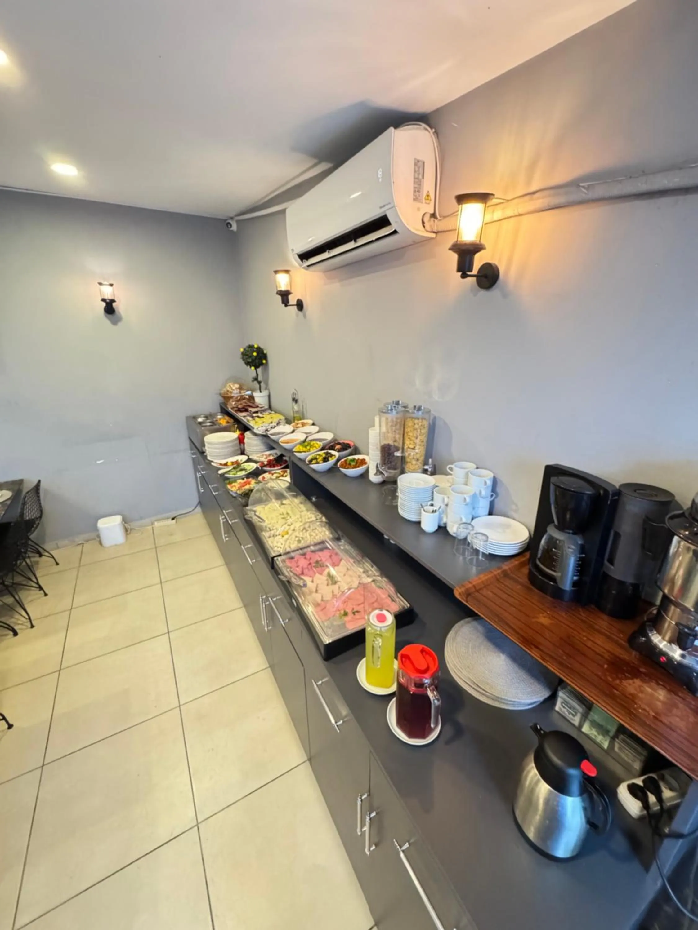 Coffee/tea facilities in Castillo Rojo Hotel Istanbul