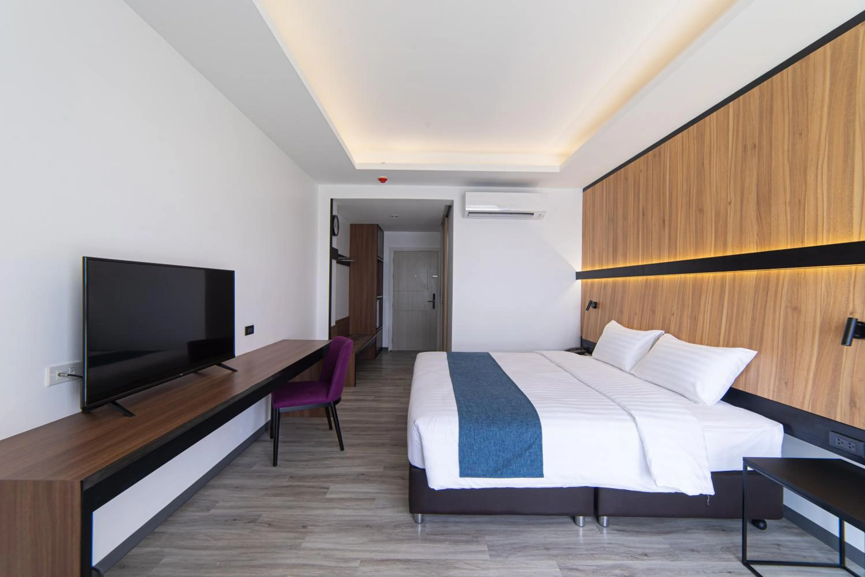 Photo of the whole room, Bed in Gate43 Airport Hotel