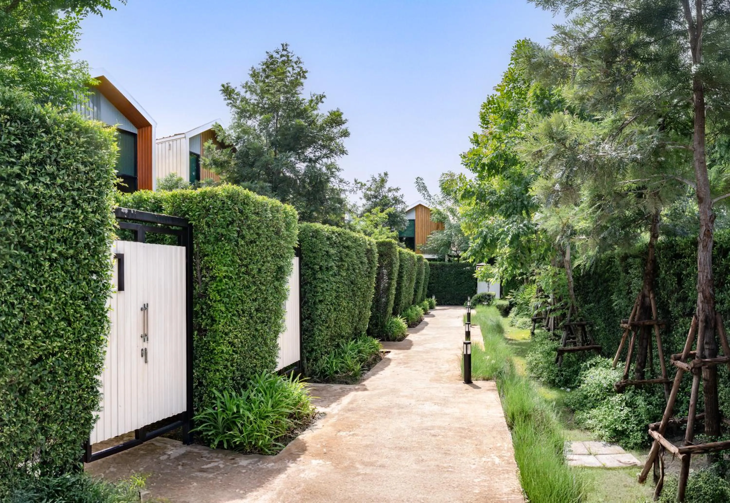 Garden in Gate43 Airport Hotel