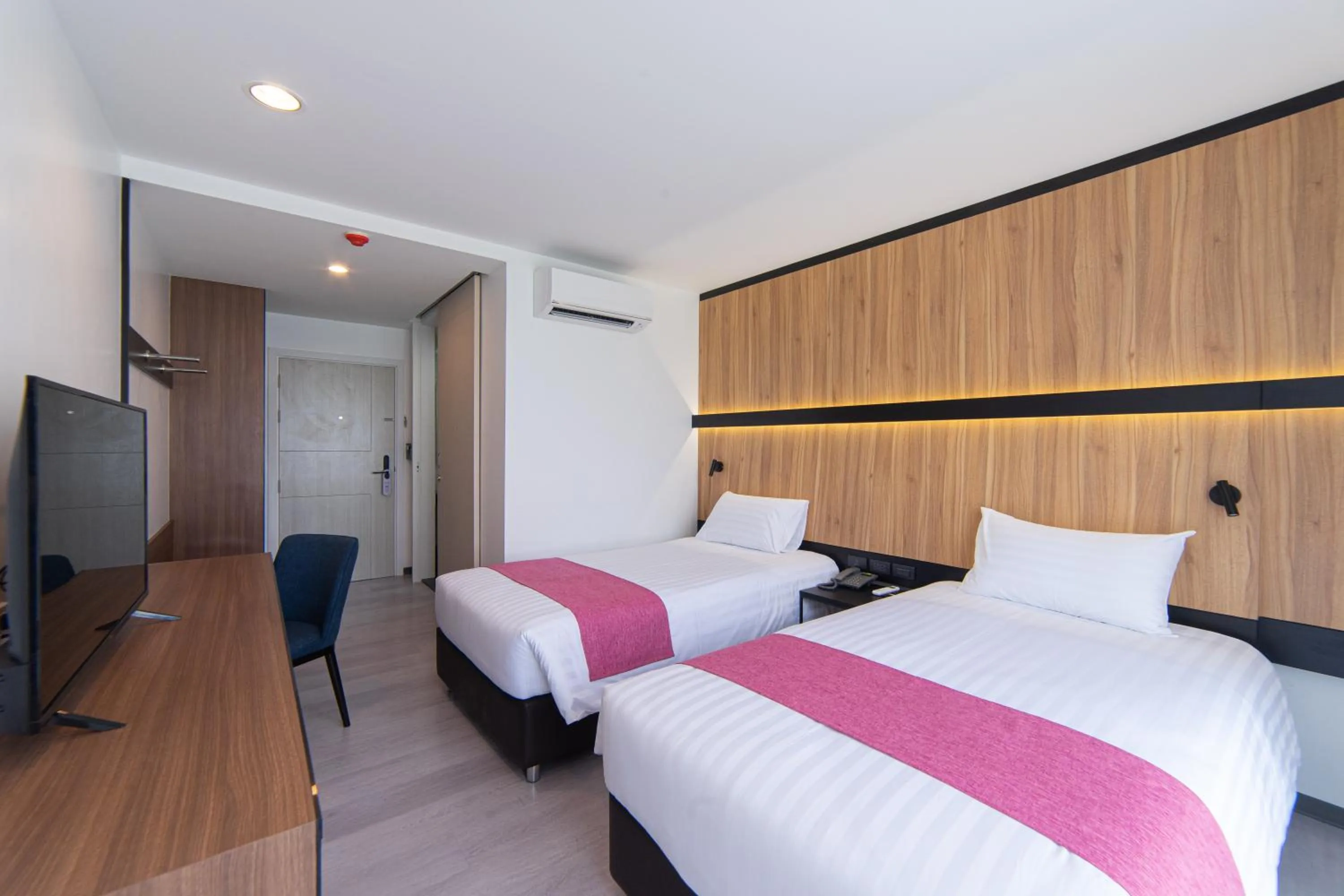 Bedroom, Bed in Gate43 Airport Hotel