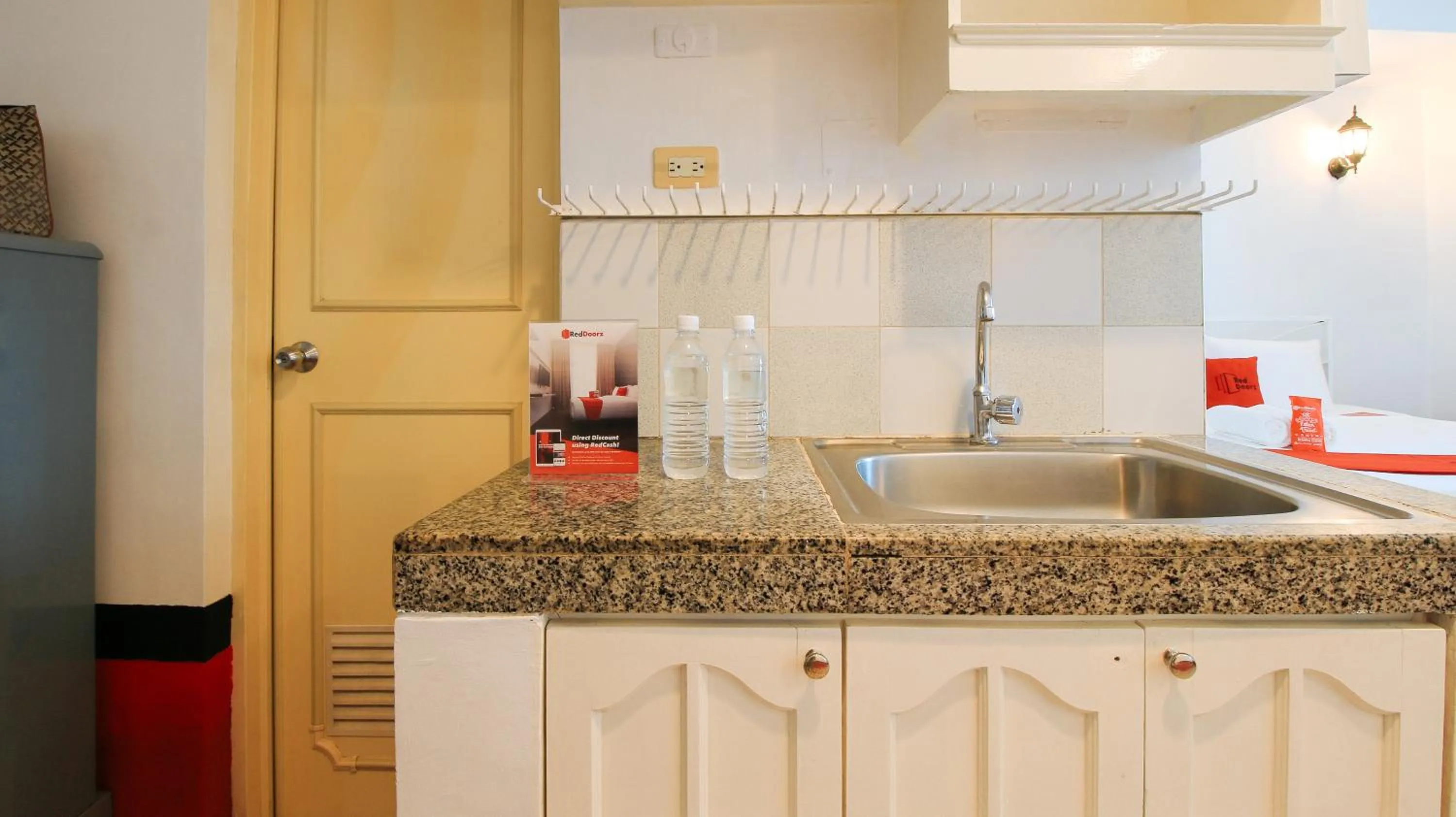 Kitchen or kitchenette in RedDoorz at The Providence Tower