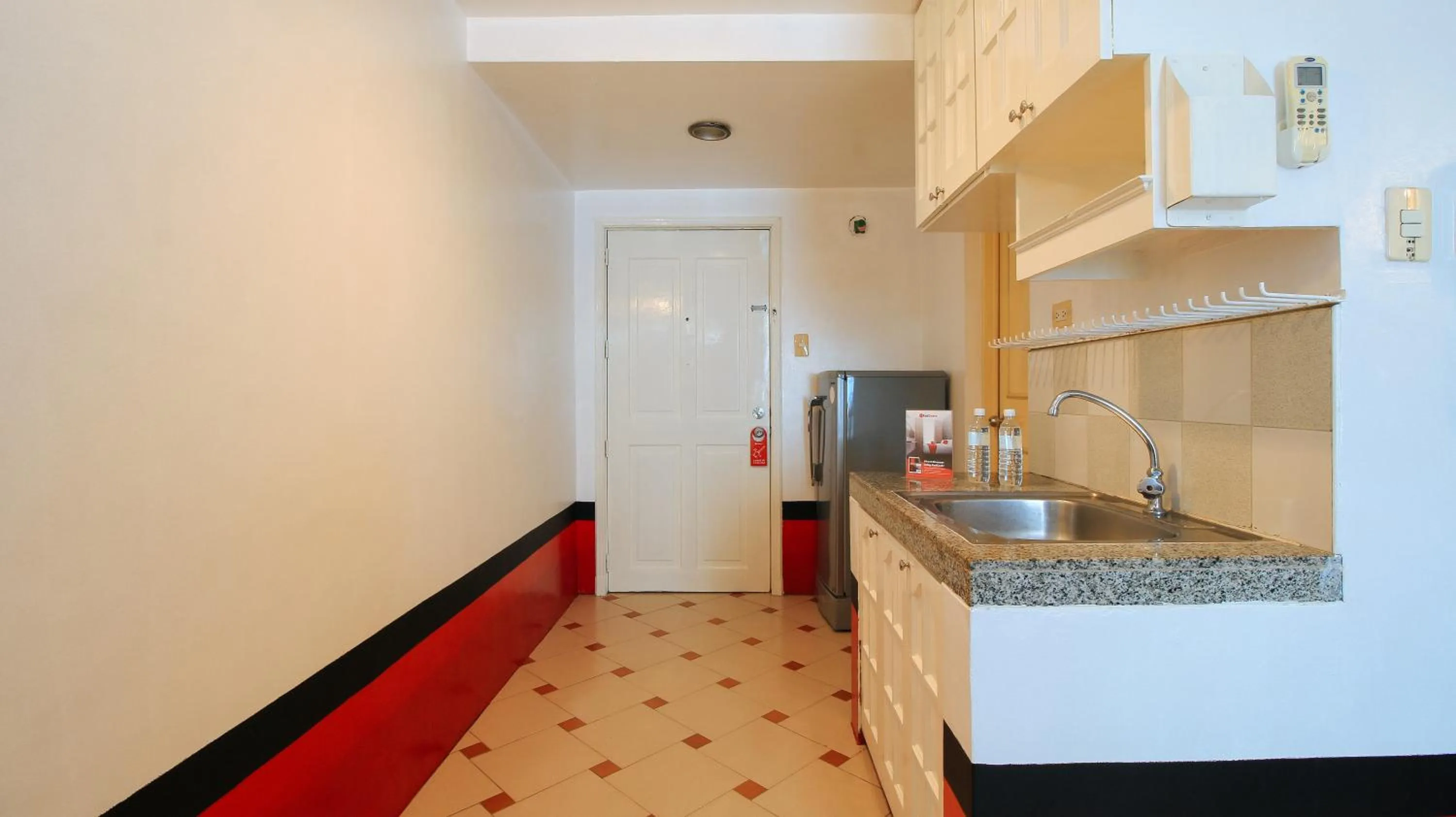 Kitchen or kitchenette in RedDoorz at The Providence Tower