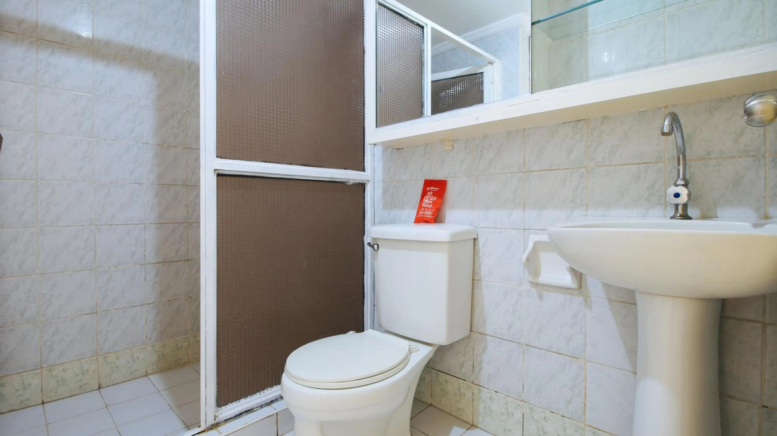 Bathroom in RedDoorz at The Providence Tower