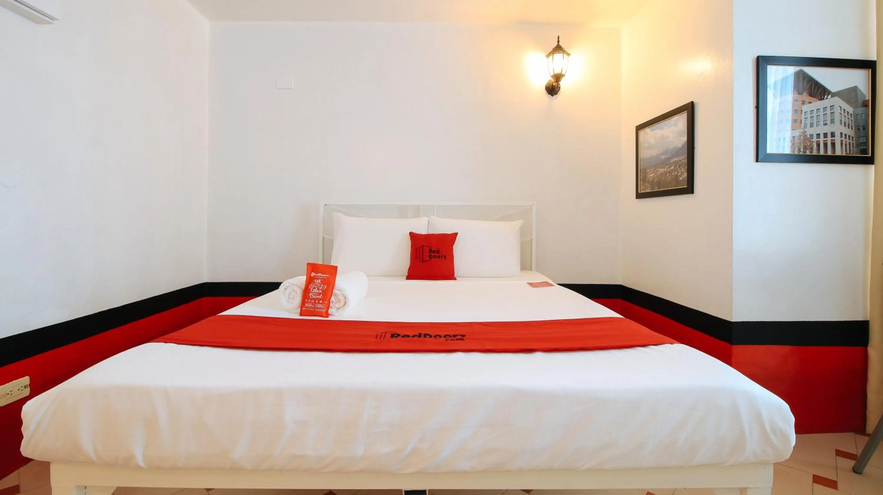 Photo of the whole room, Bed in RedDoorz at The Providence Tower