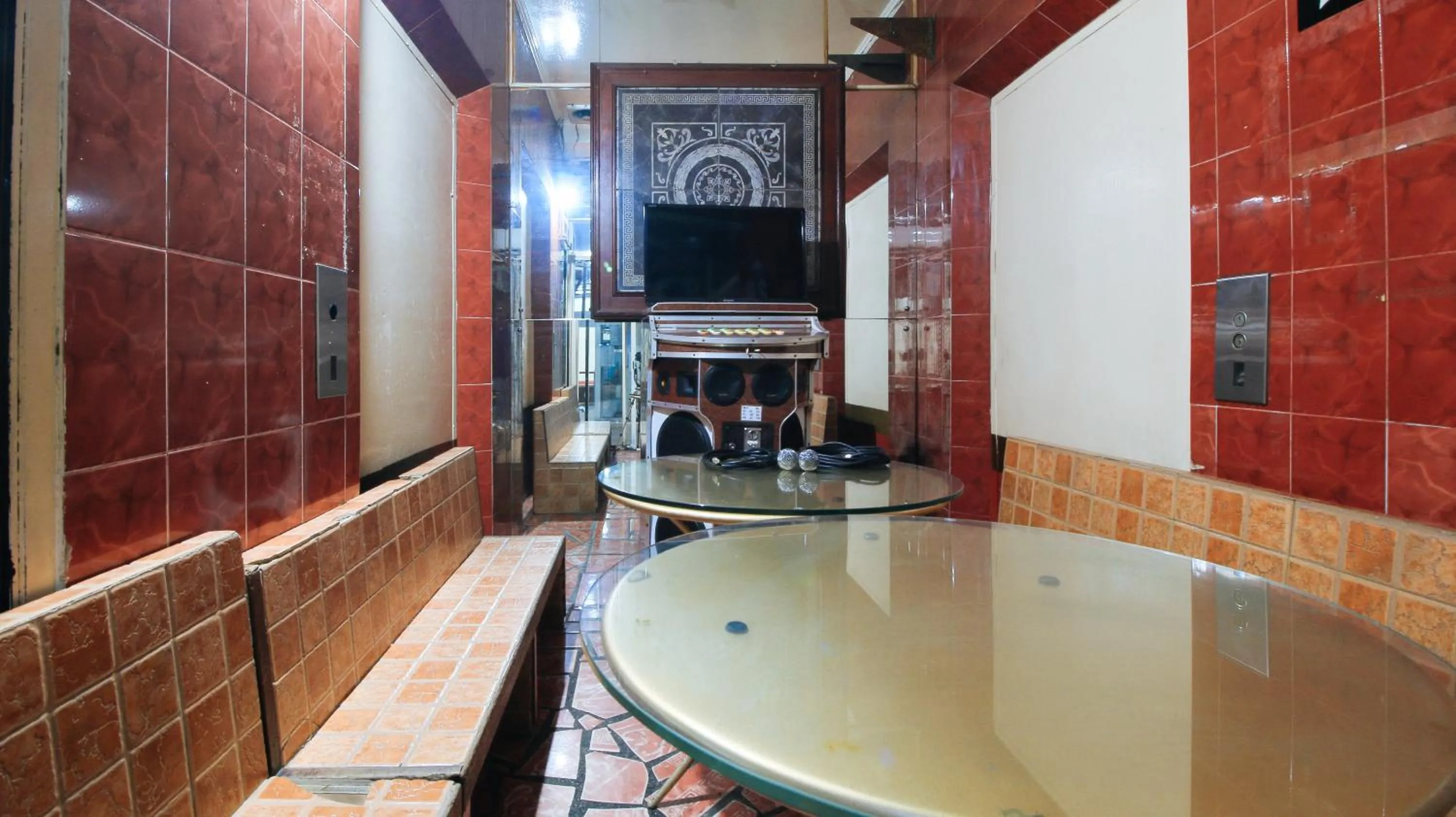 Lounge or bar in RedDoorz at The Providence Tower