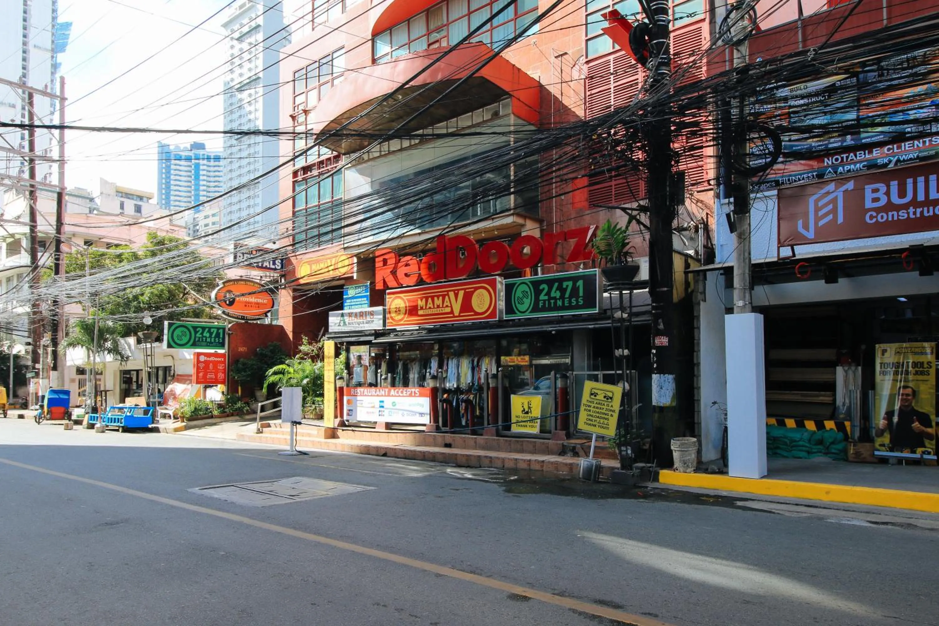 Facade/entrance in RedDoorz at The Providence Tower