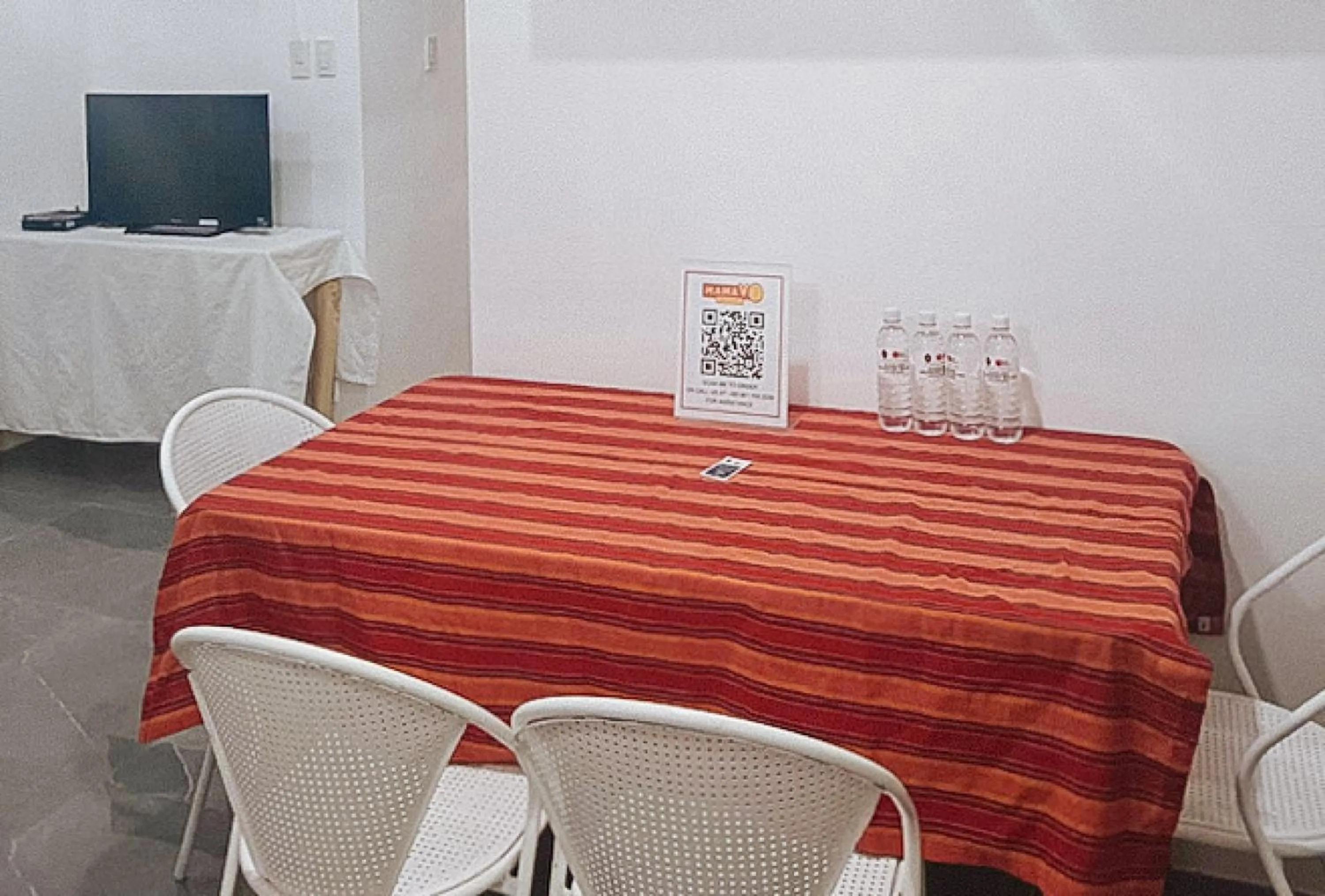 TV and multimedia in RedDoorz at The Providence Tower