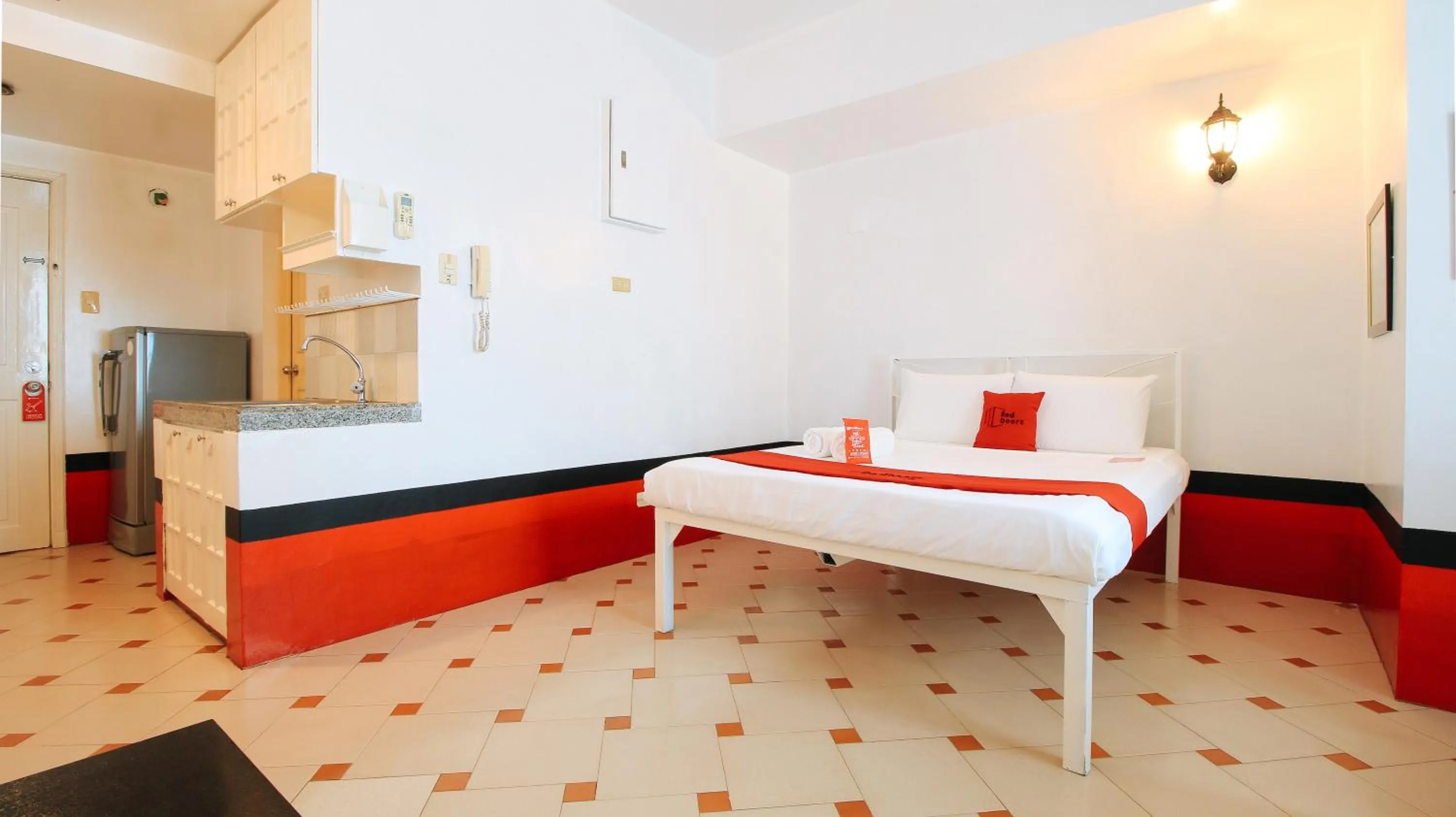 Photo of the whole room, Bed in RedDoorz at The Providence Tower