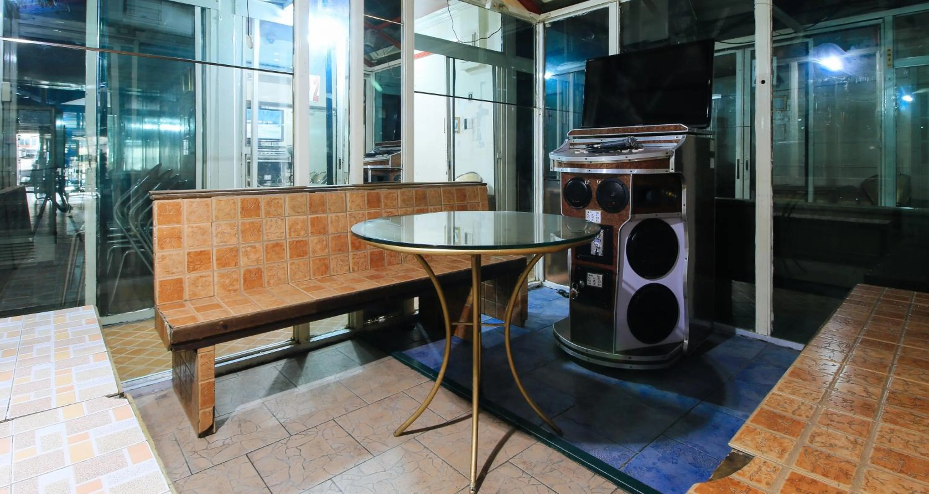 Lounge or bar in RedDoorz at The Providence Tower